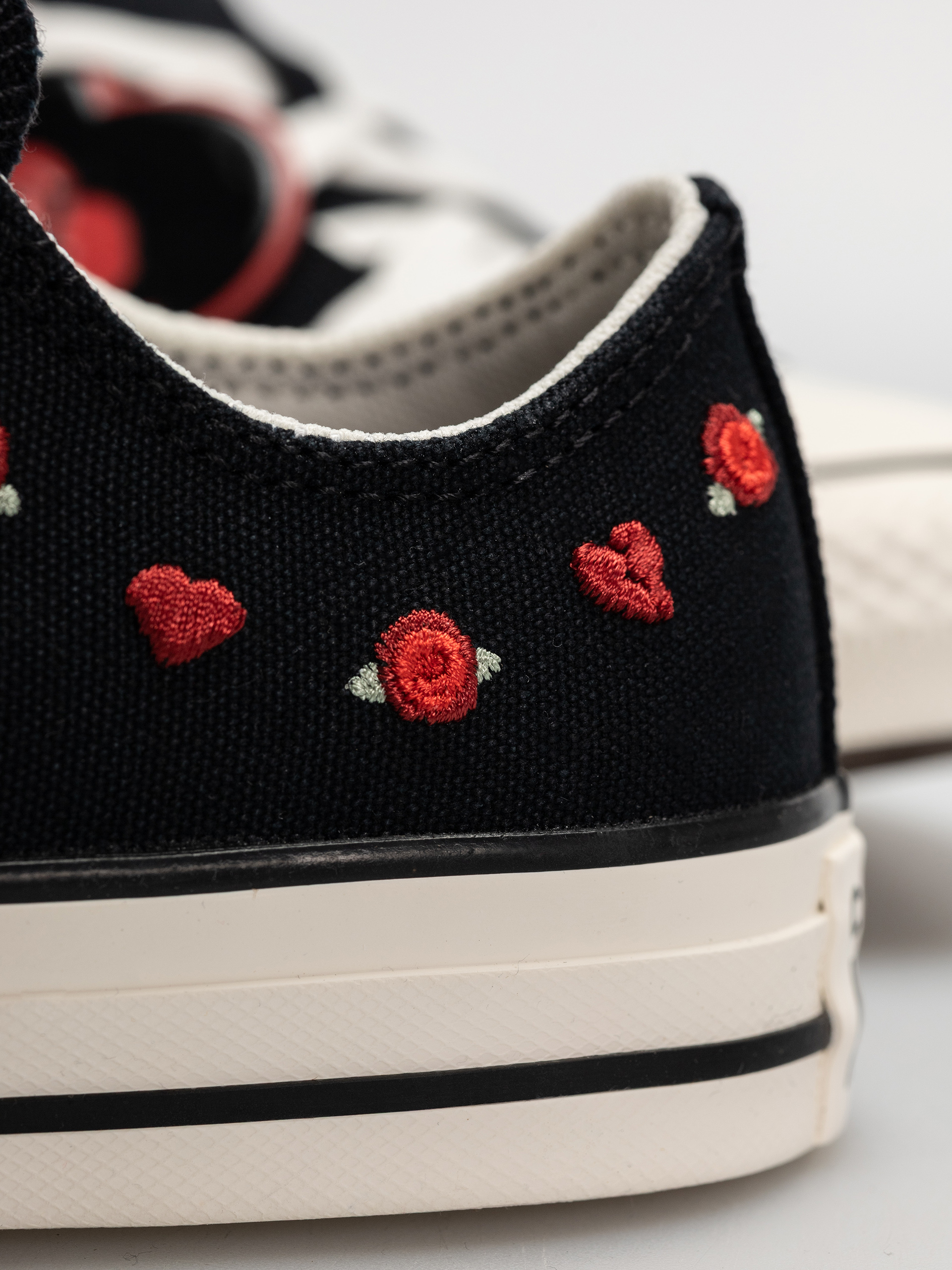 Tenisky Converse Chuck Taylor All Star Ox Wmn (black/red/egret)