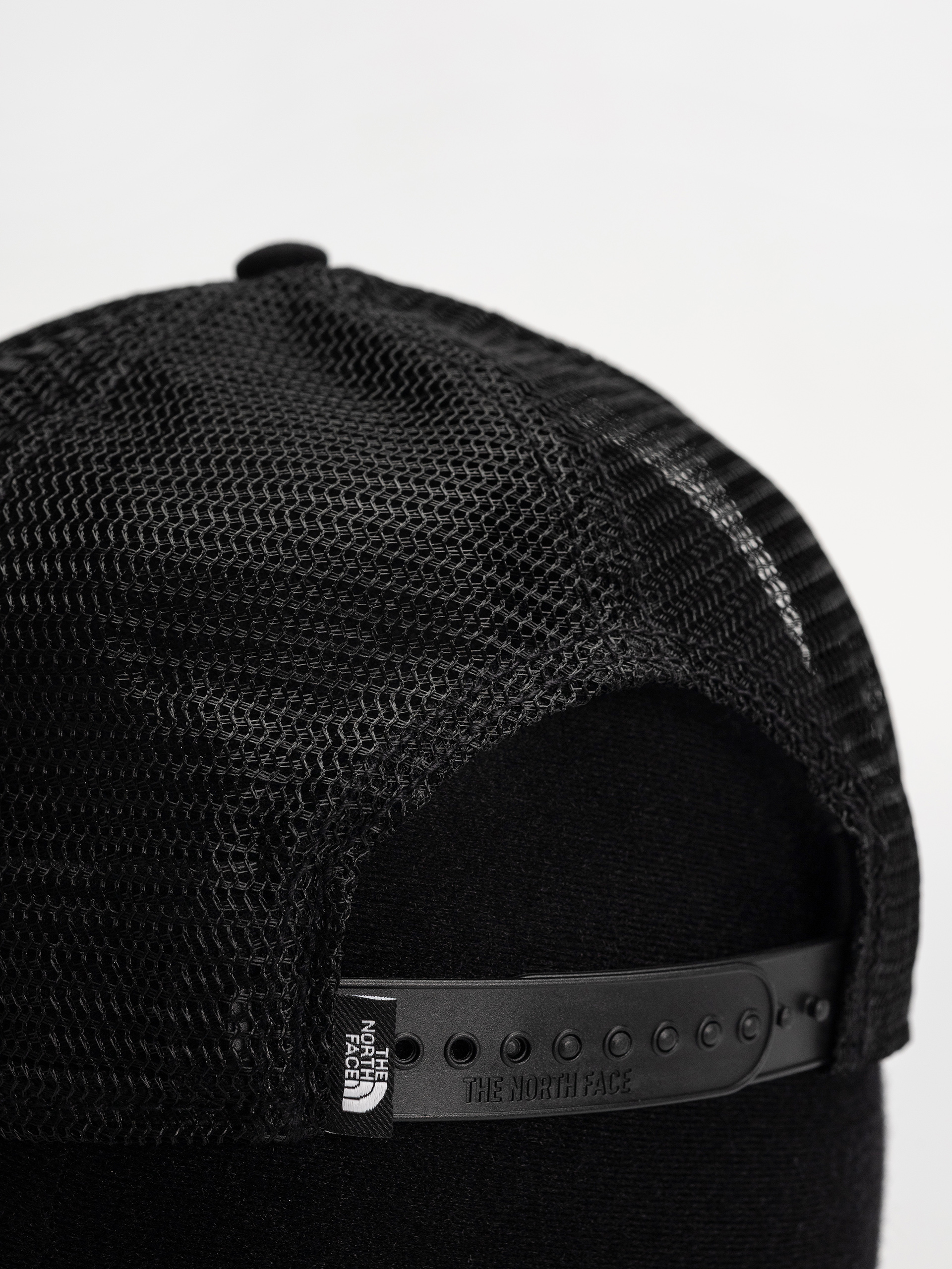 Kšiltovka  The North Face Embroidered Mudder Trucker (tnf black/tnf black/bear green)