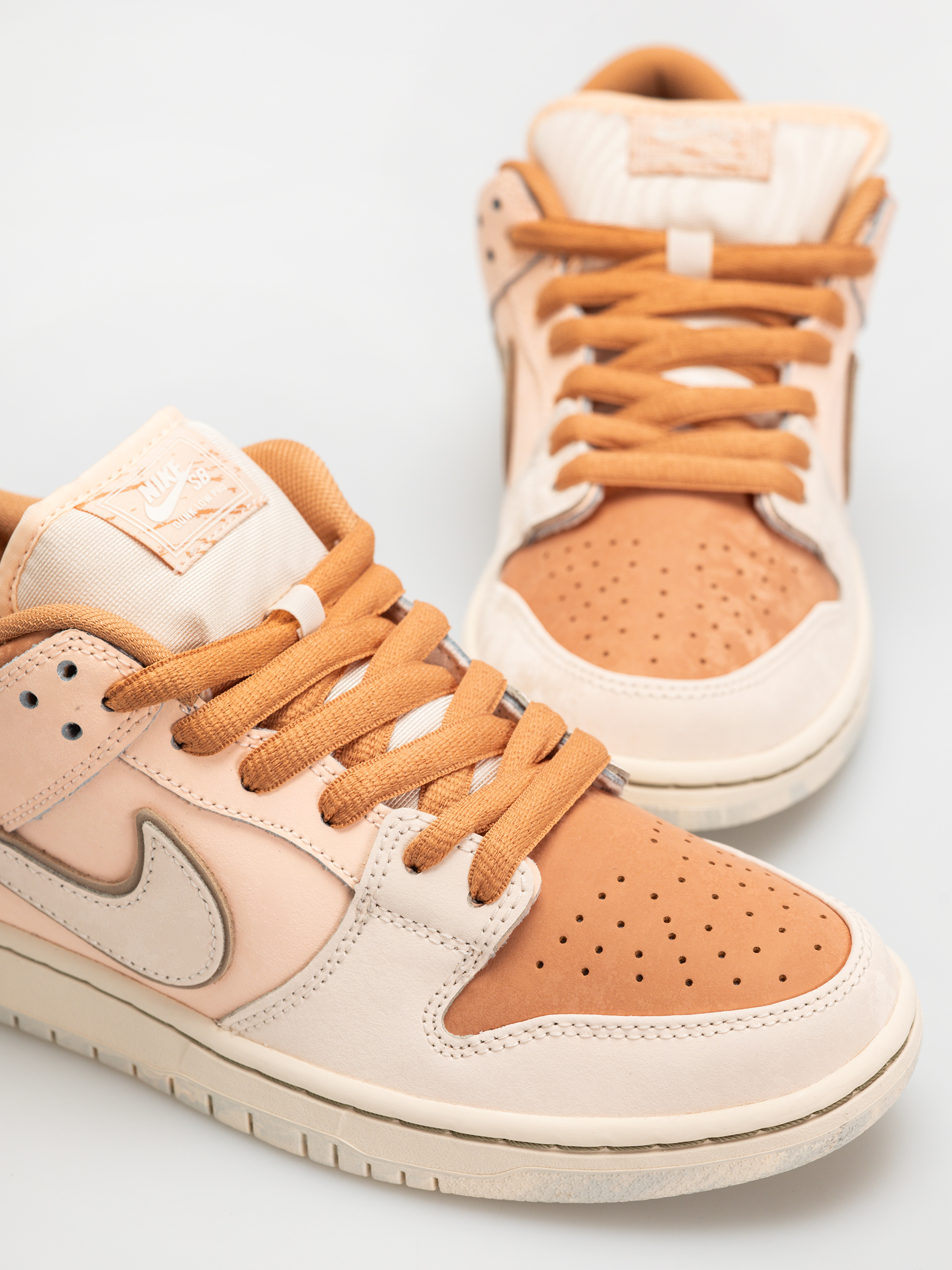 Boty Nike SB Dunk Low Pro Prm (amber brown/guava ice crimson tint hemp)