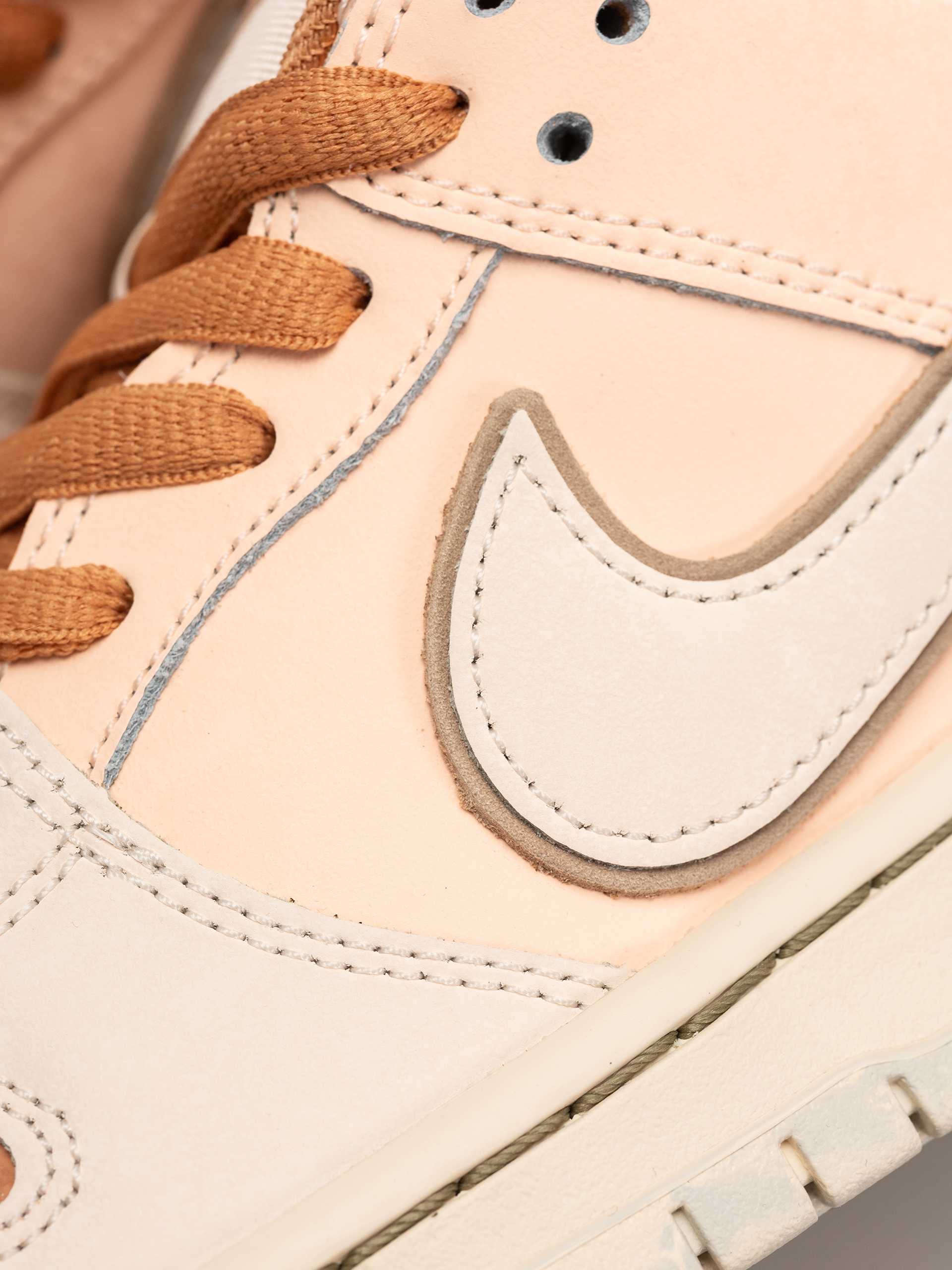 Boty Nike SB Dunk Low Pro Prm (amber brown/guava ice crimson tint hemp)