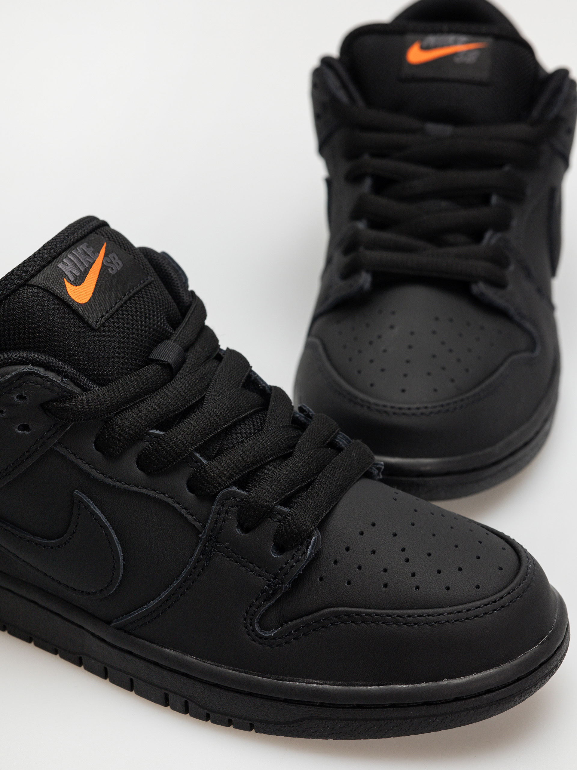 Boty Nike SB Dunk Low Pro (black/black black black)