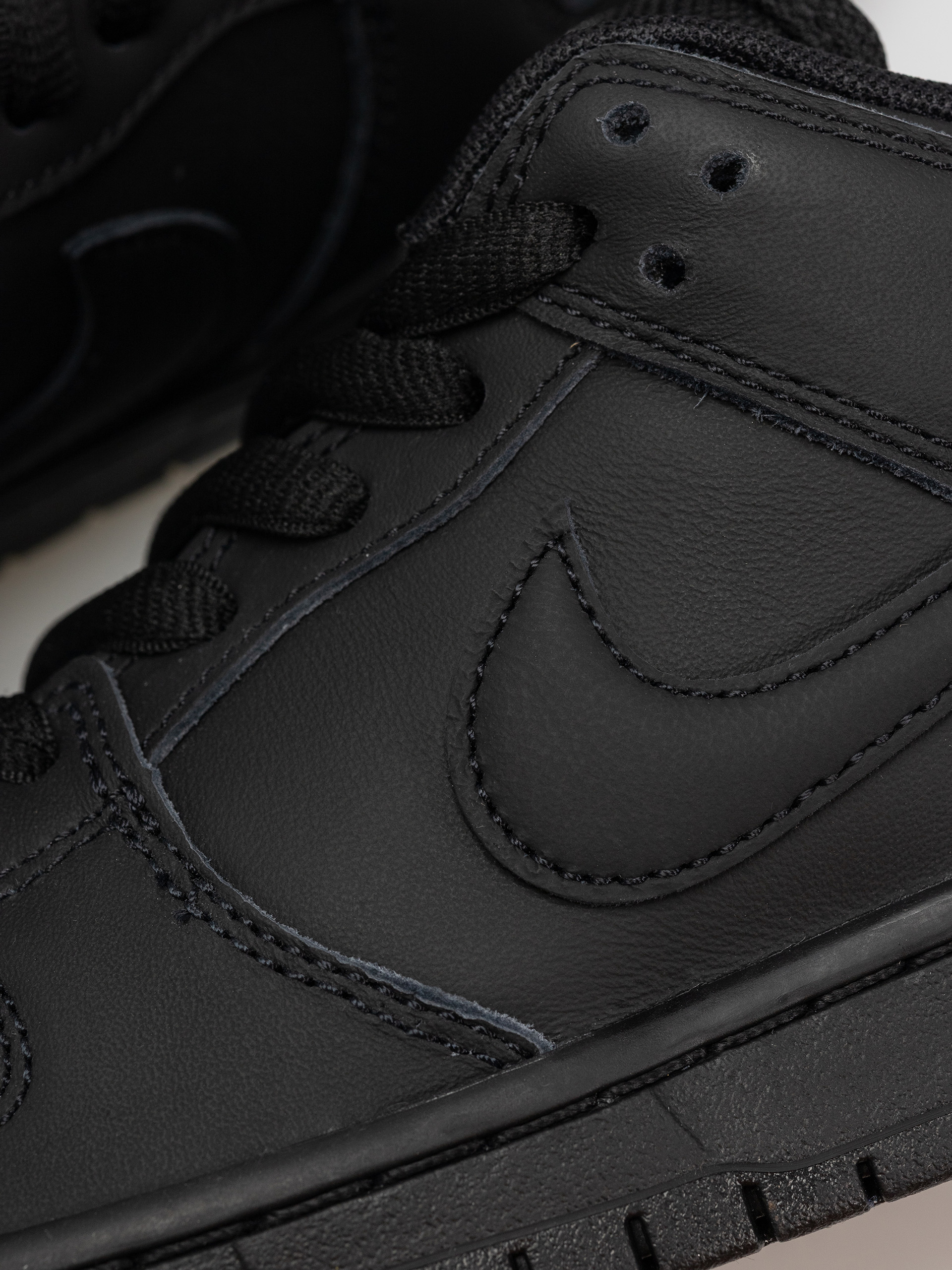 Boty Nike SB Dunk Low Pro (black/black black black)