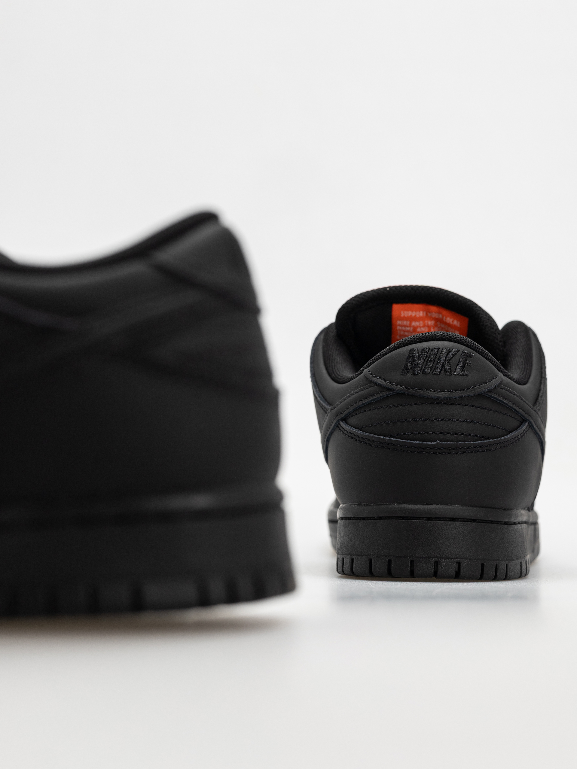 Boty Nike SB Dunk Low Pro (black/black black black)