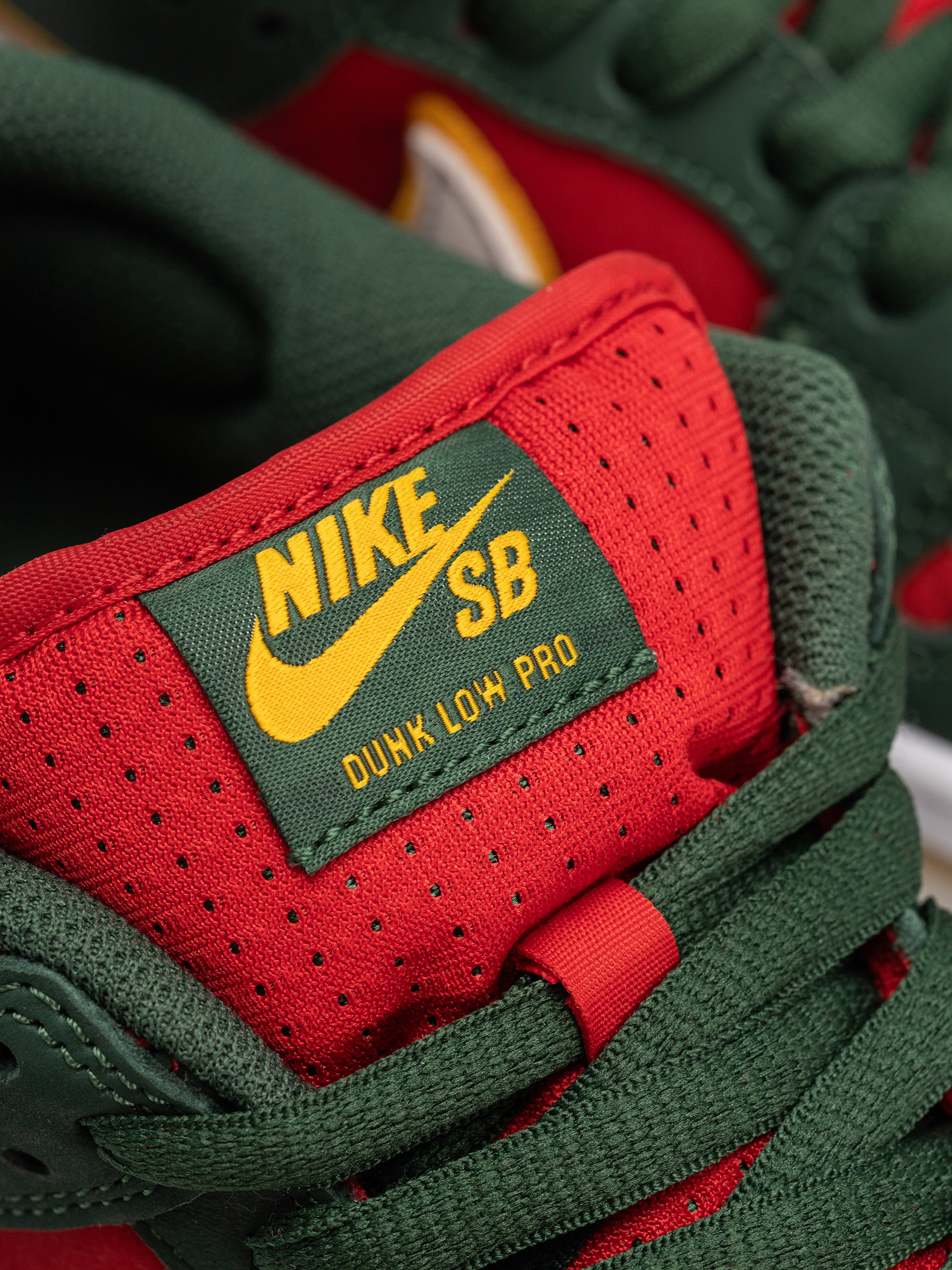 Boty Nike SB Dunk Low Pro Prm (fir/white university gold fire red)