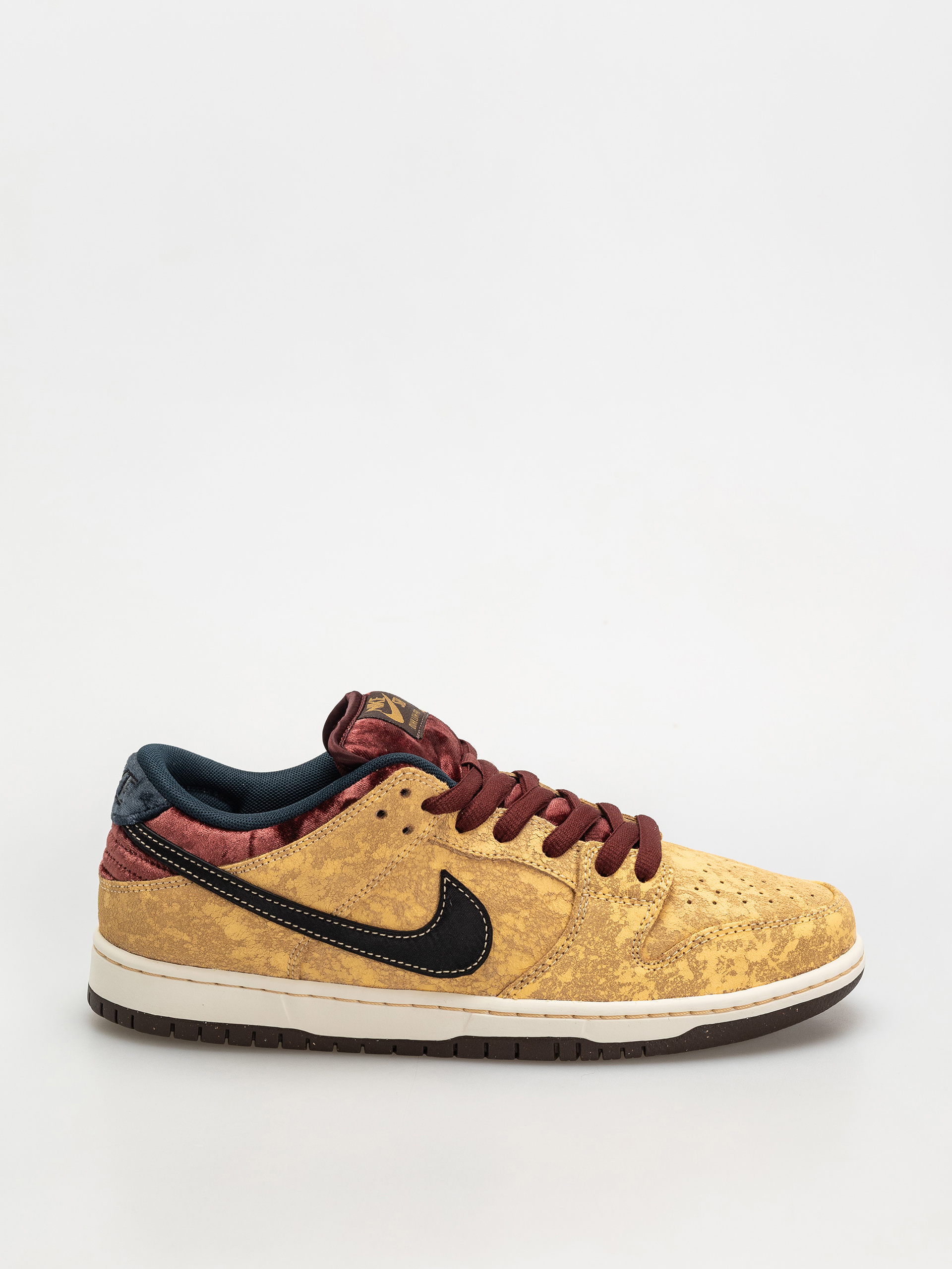 Boty Nike SB Dunk Low Pro (celestial gold/black dark team red)