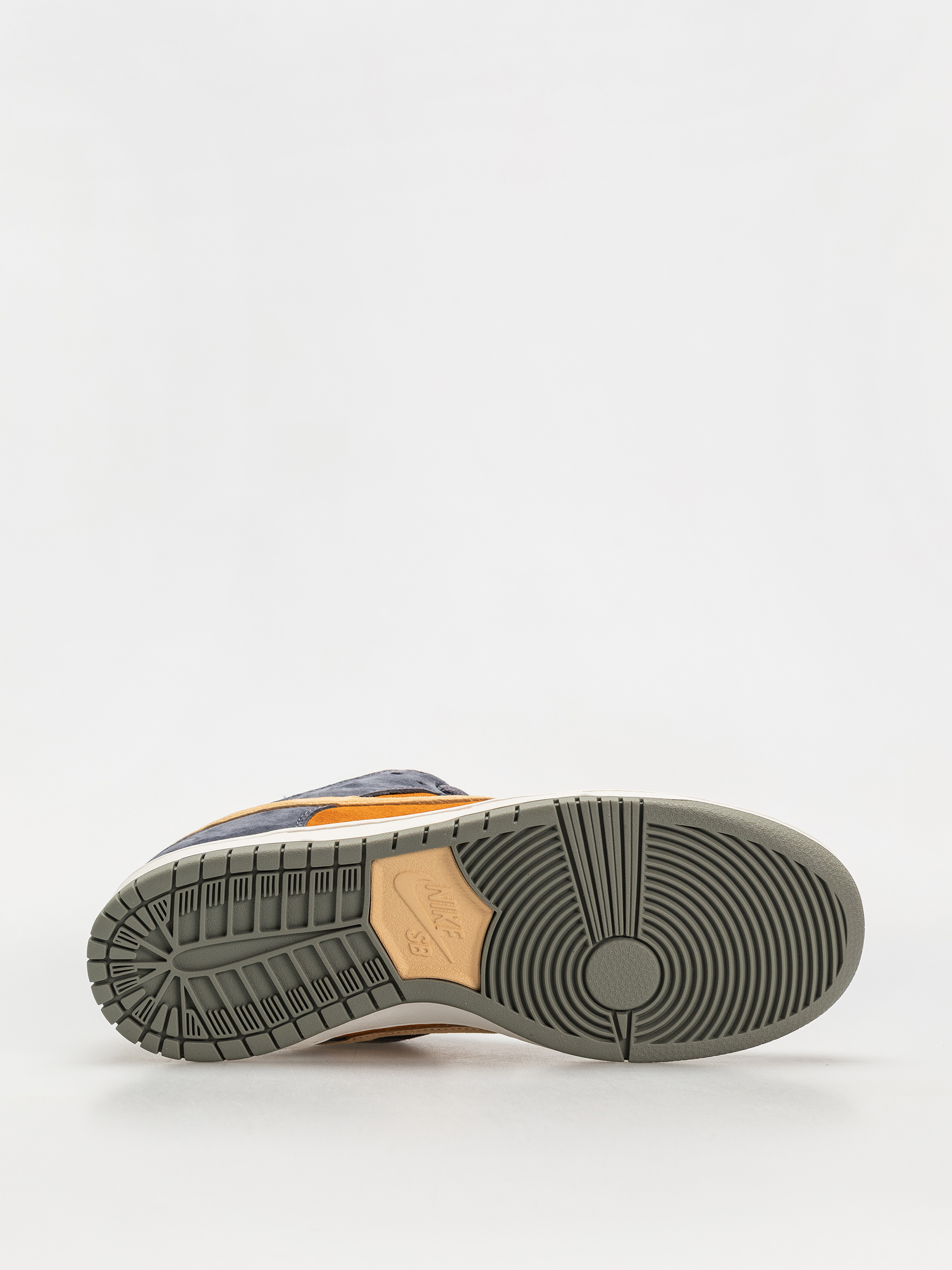 Boty Nike SB Dunk Low Pro (light carbon/sesame monarch summit white)