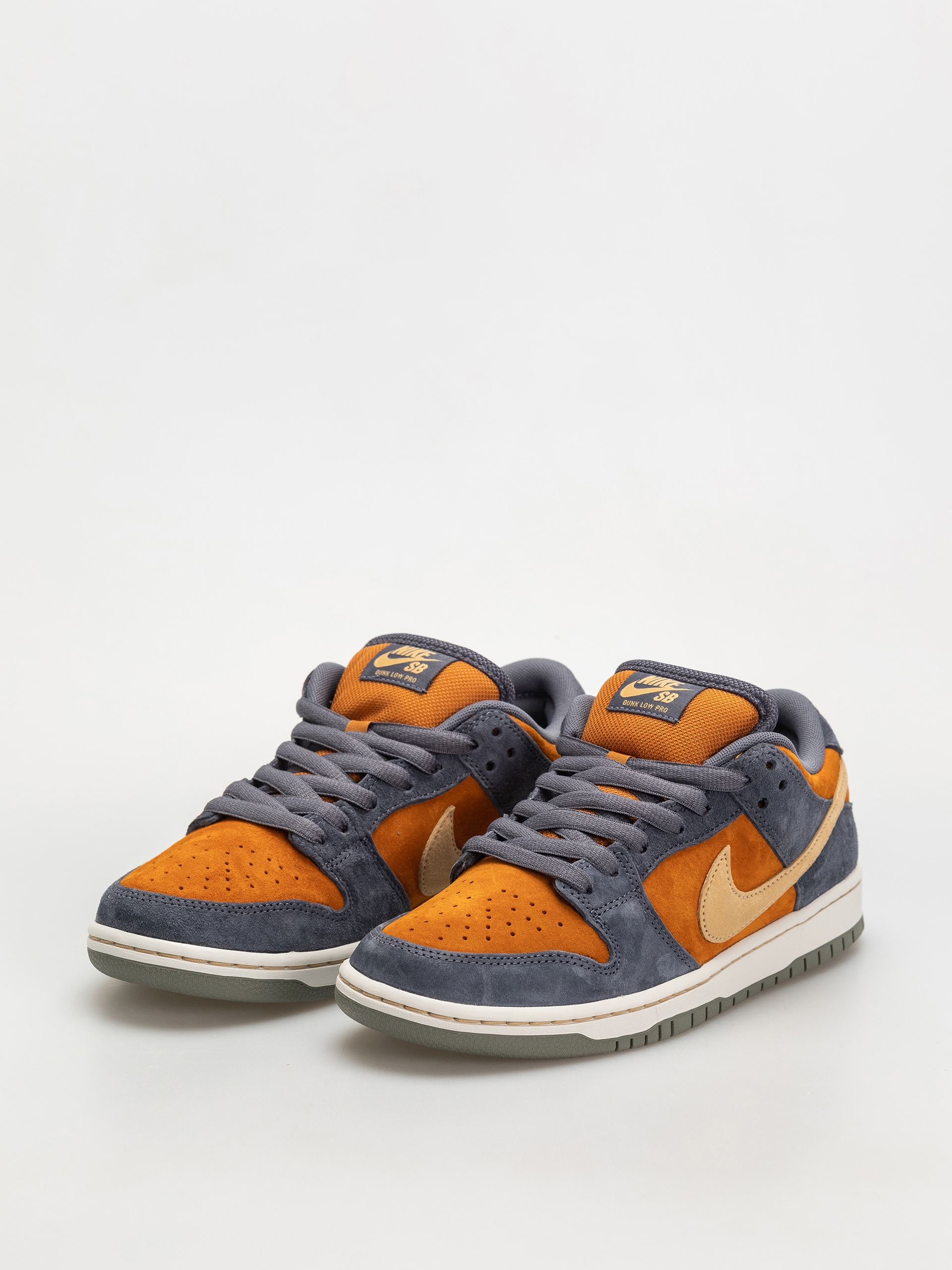 Boty Nike SB Dunk Low Pro (light carbon/sesame monarch summit white)