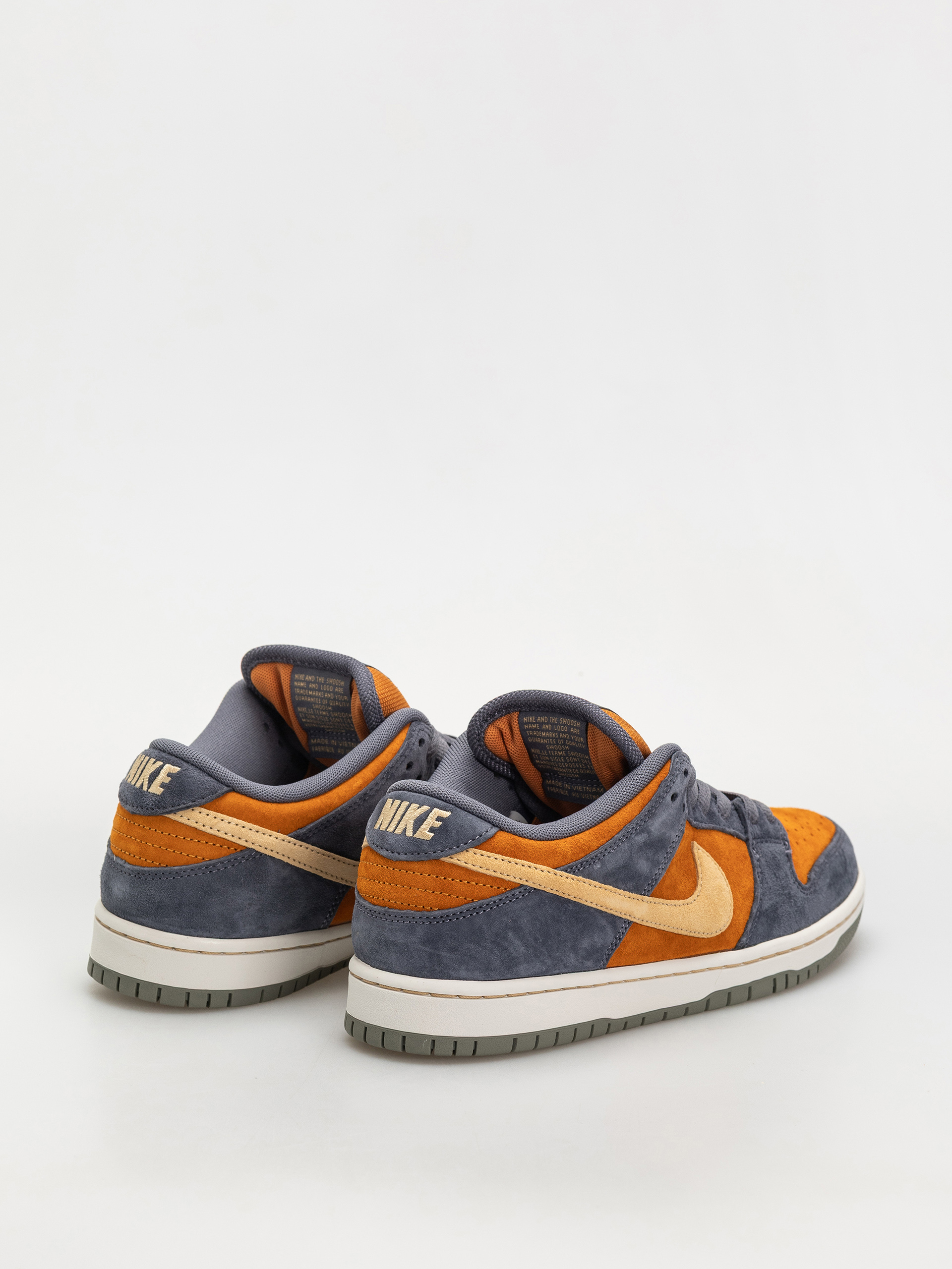 Boty Nike SB Dunk Low Pro (light carbon/sesame monarch summit white)