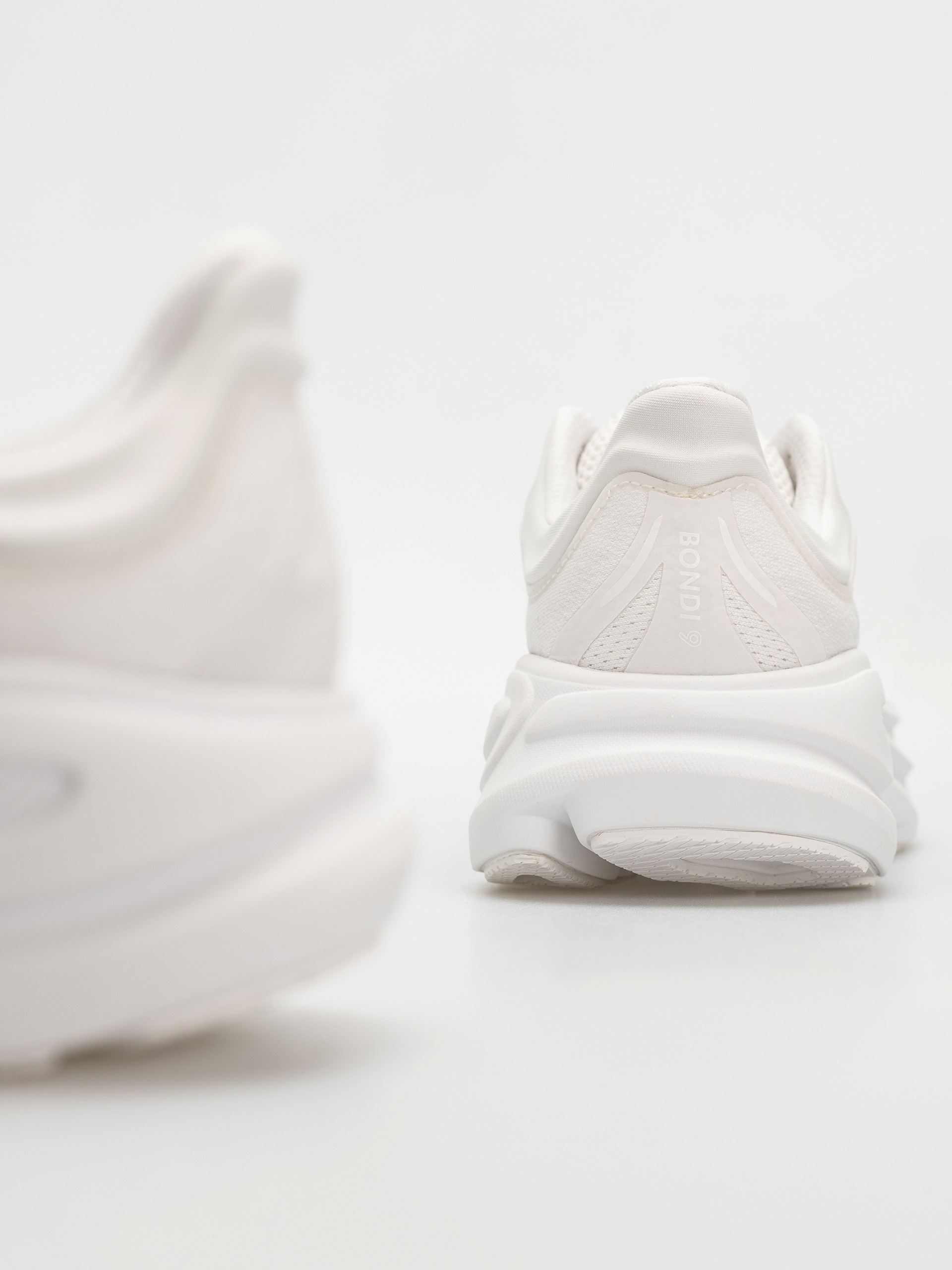 Boty Hoka Bondi 9 Wmn (white/white)