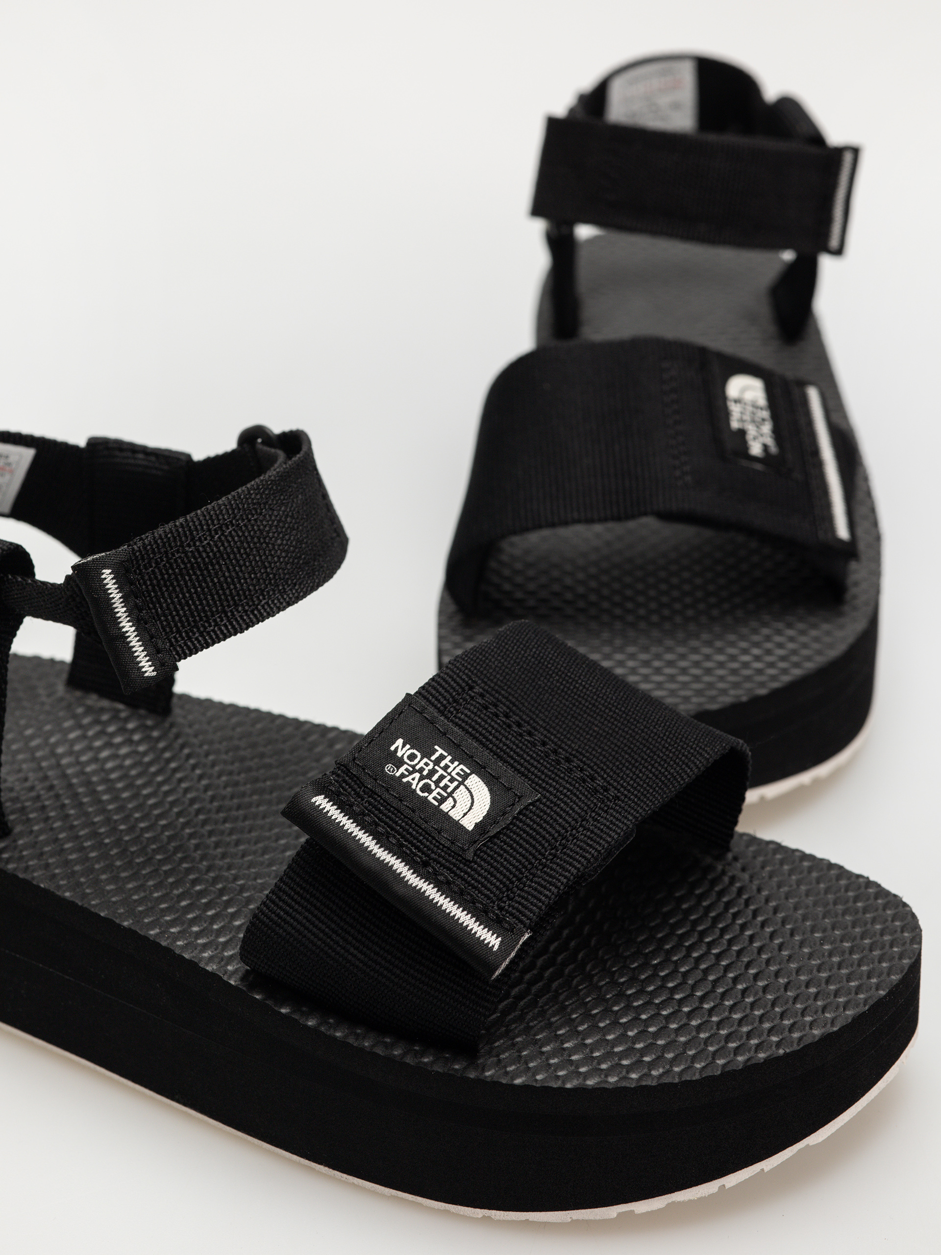 Sandaly The North Face Skeena Platform Wmn (tnf black/white dune)