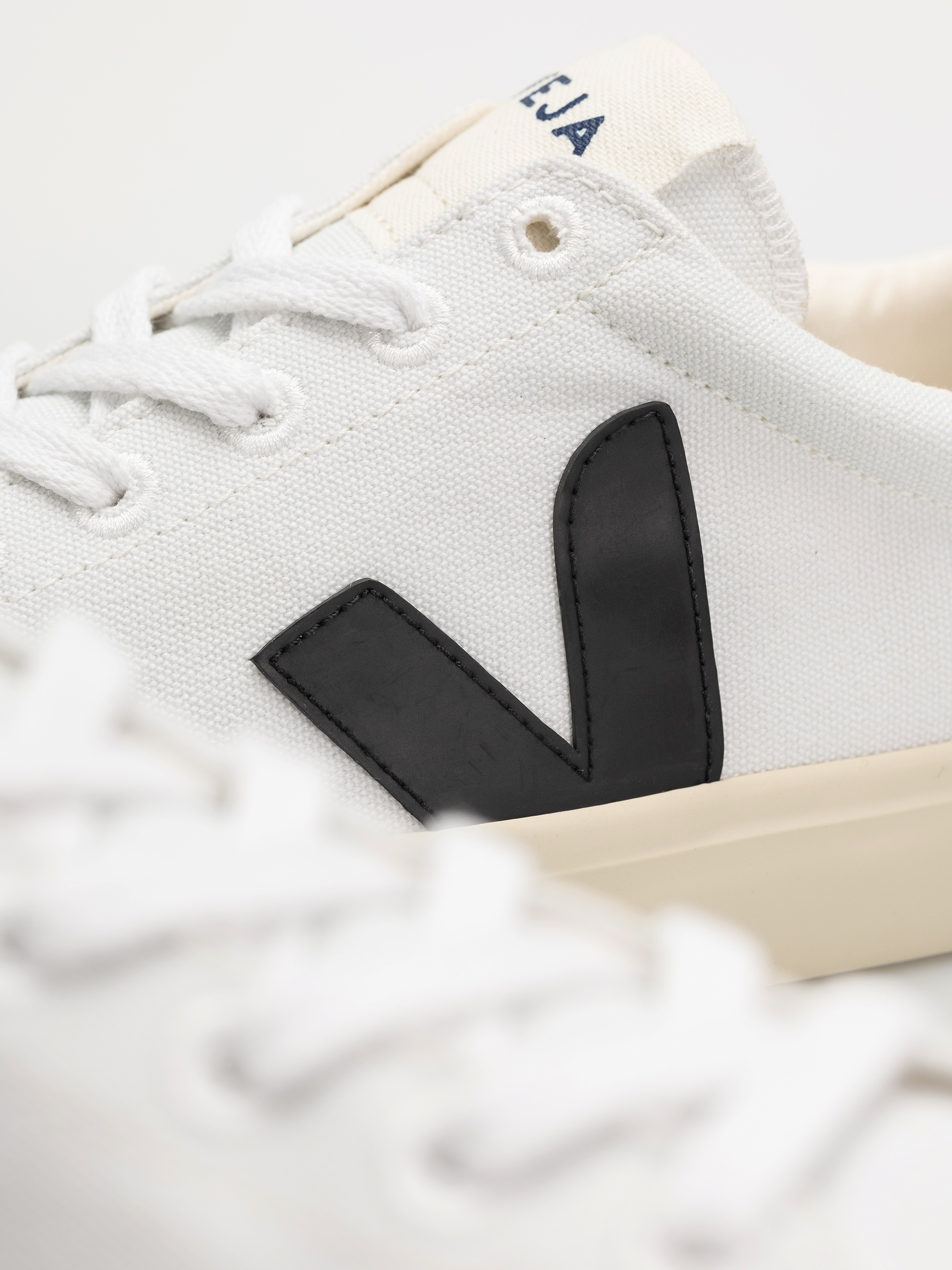Boty Veja Campo Canvas Wmn (white black)
