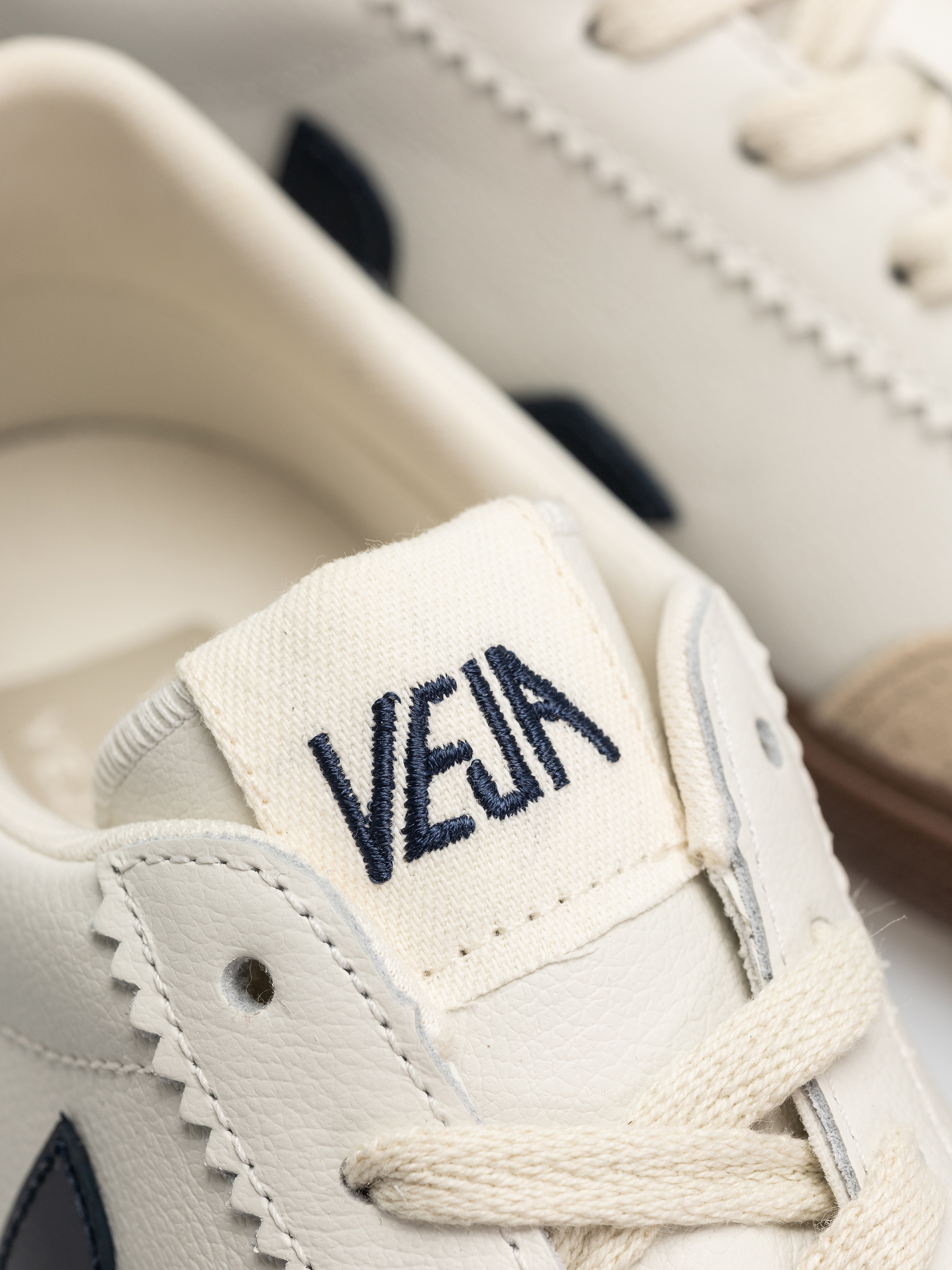 Boty Veja Volley Wmn (white nautico bark)
