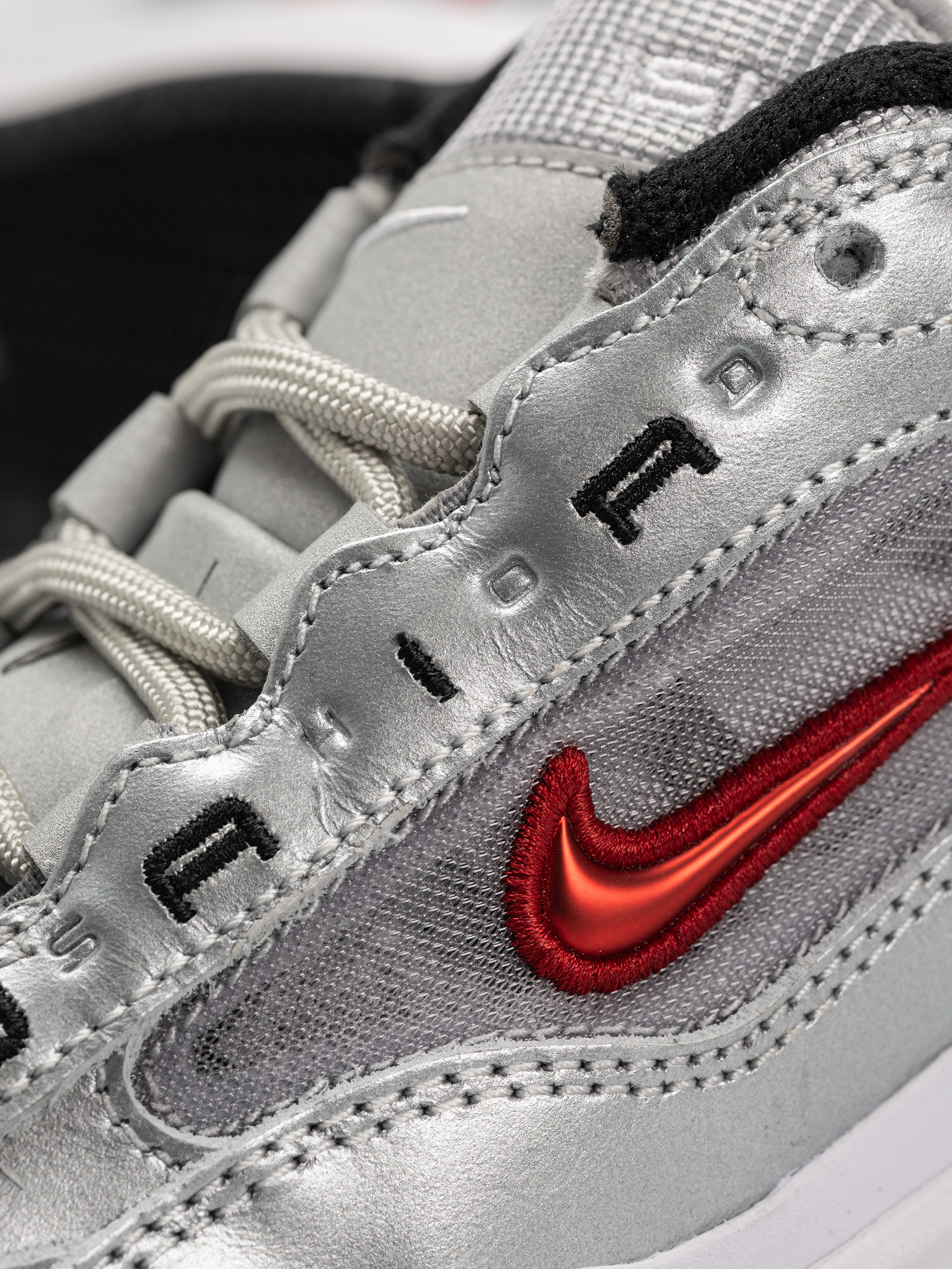 Boty Nike SB AIR MAX ISHOD PRM (metallic silver/varsity red)