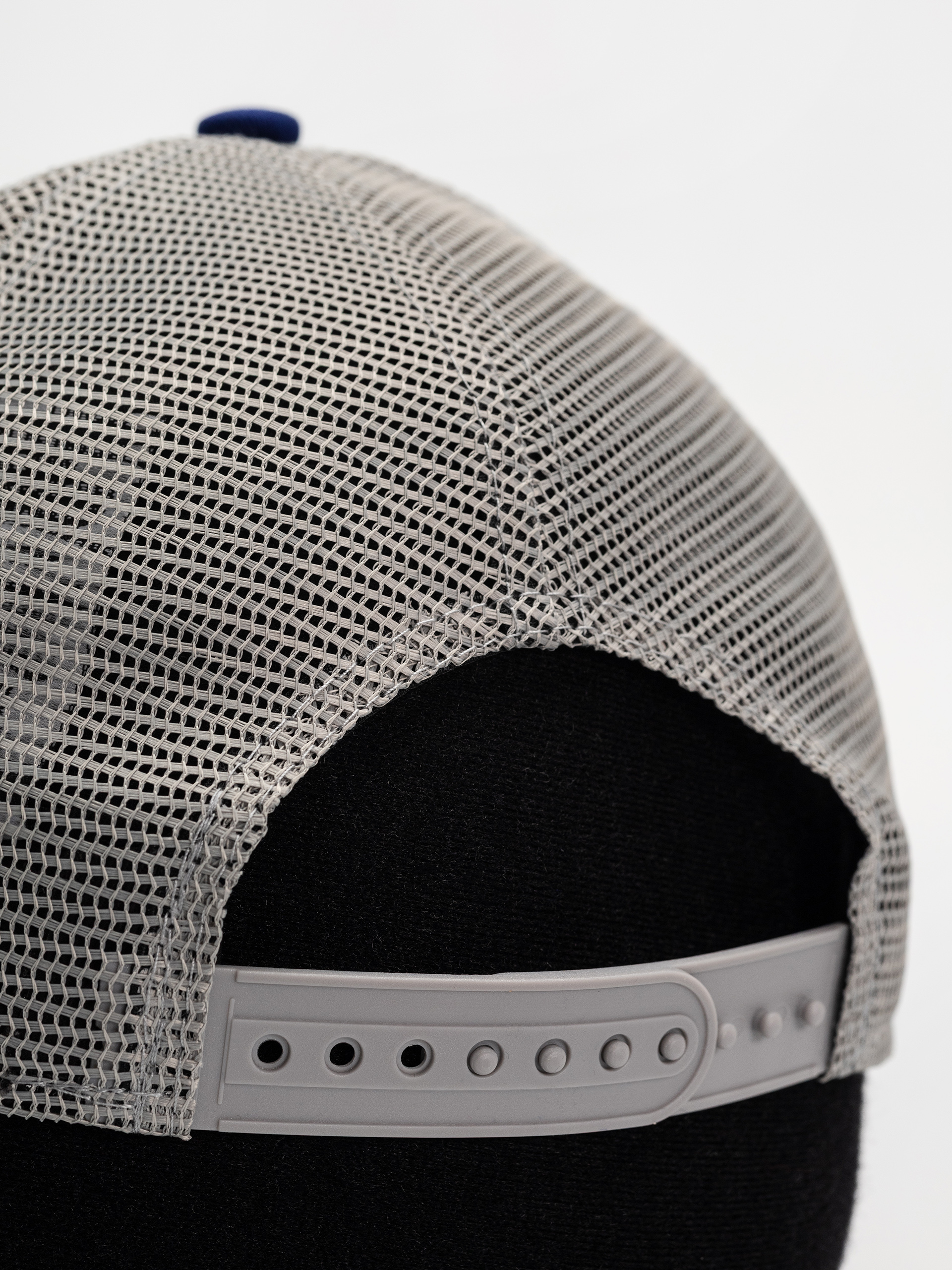 Kšiltovka  New Era Motorsport Trucker (light beige)