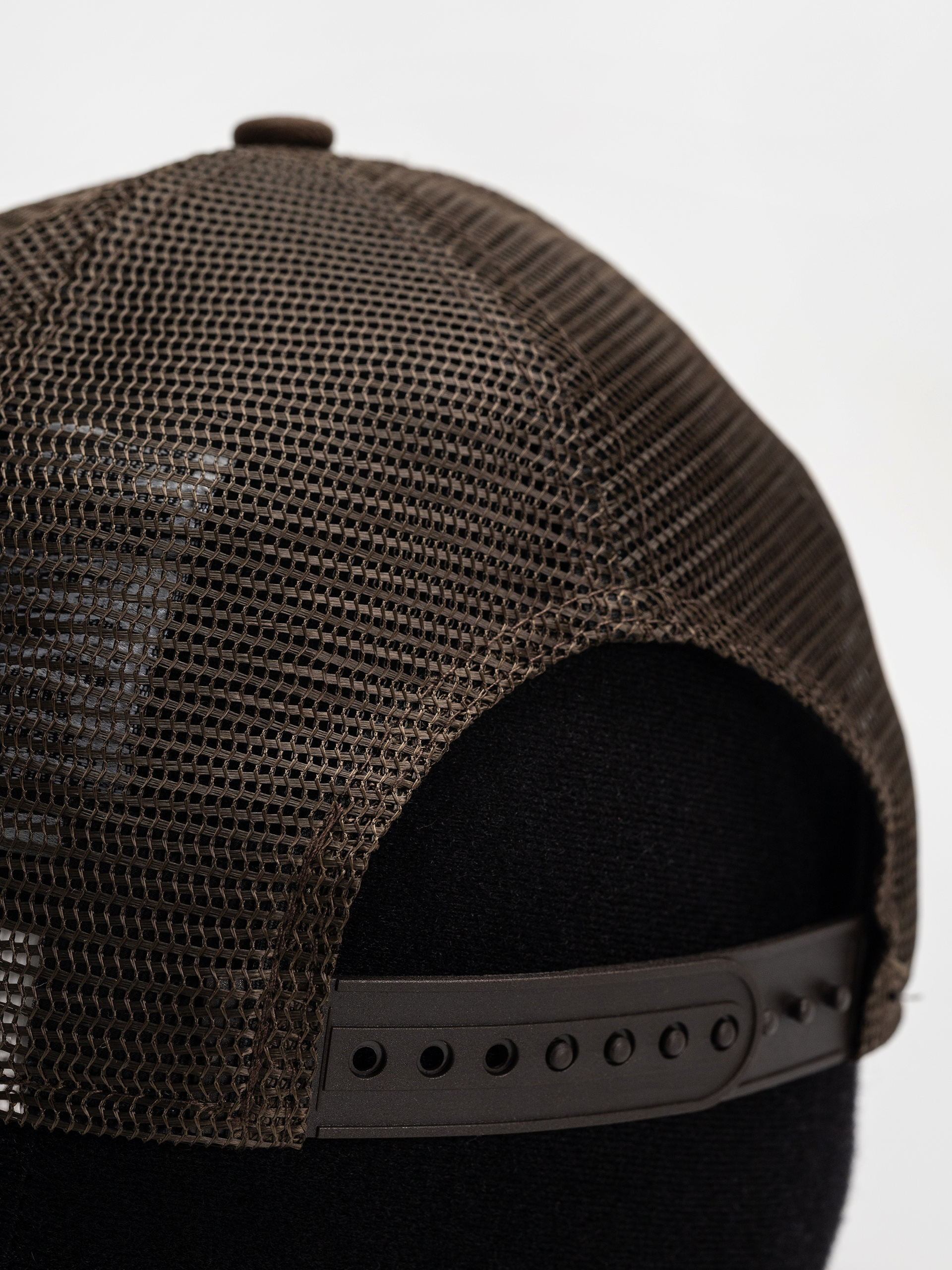 Kšiltovka  New Era Motorsport Trucker (light beige)