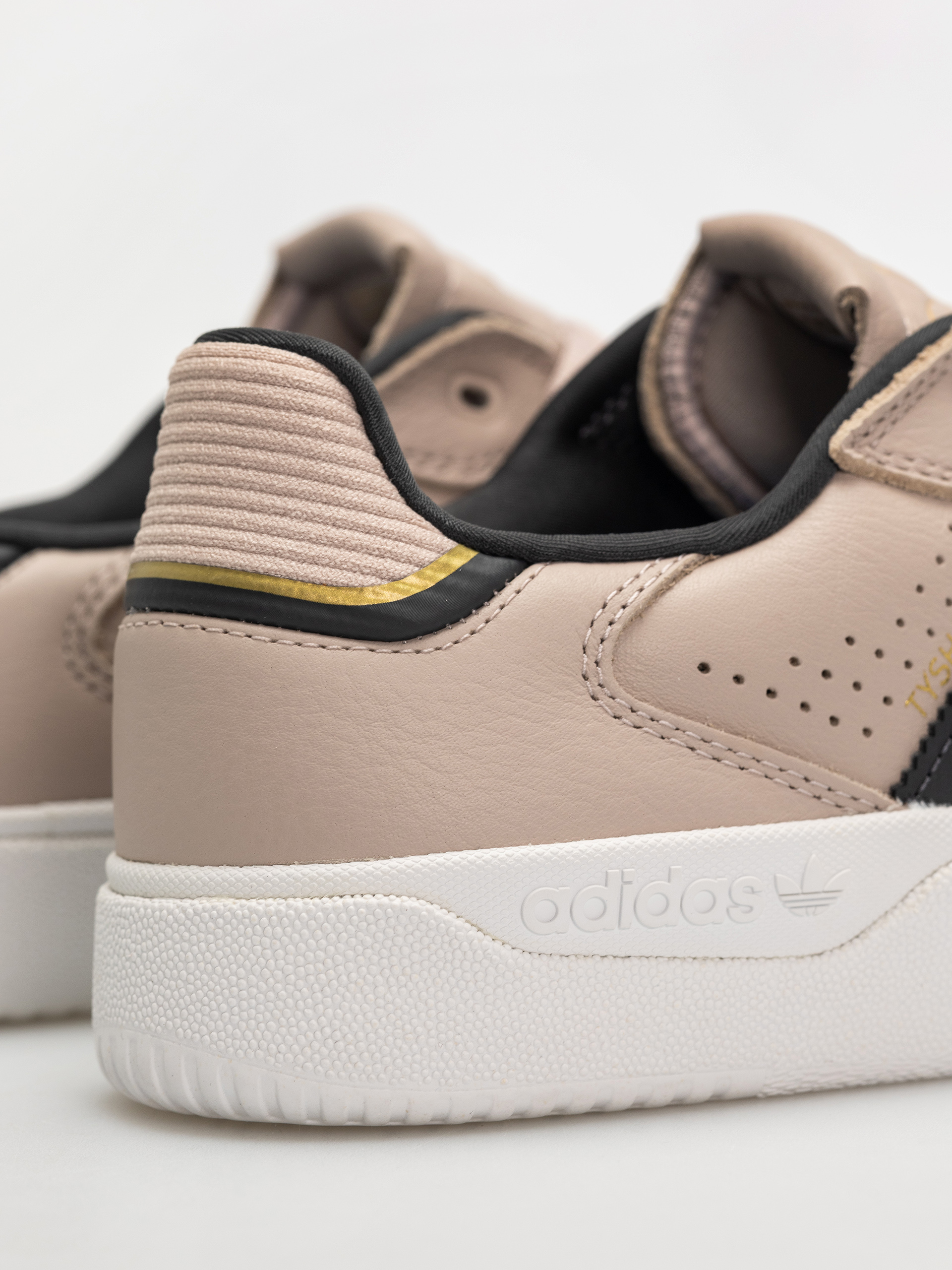 Boty adidas Tyshawn Low (wontau/carbon/goldmt)