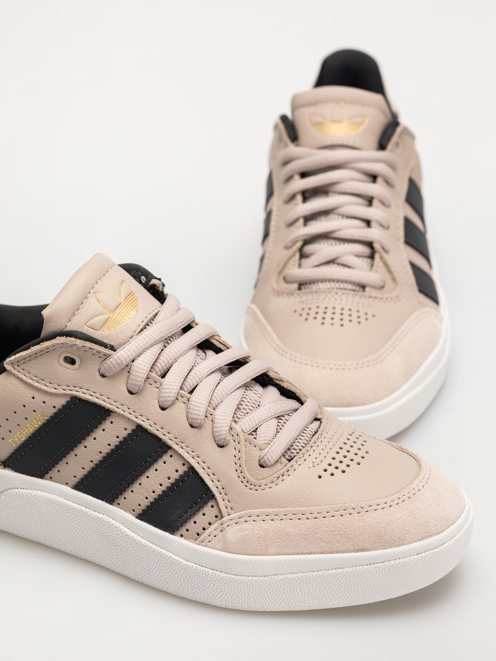 Boty adidas Tyshawn Low (wontau/carbon/goldmt)