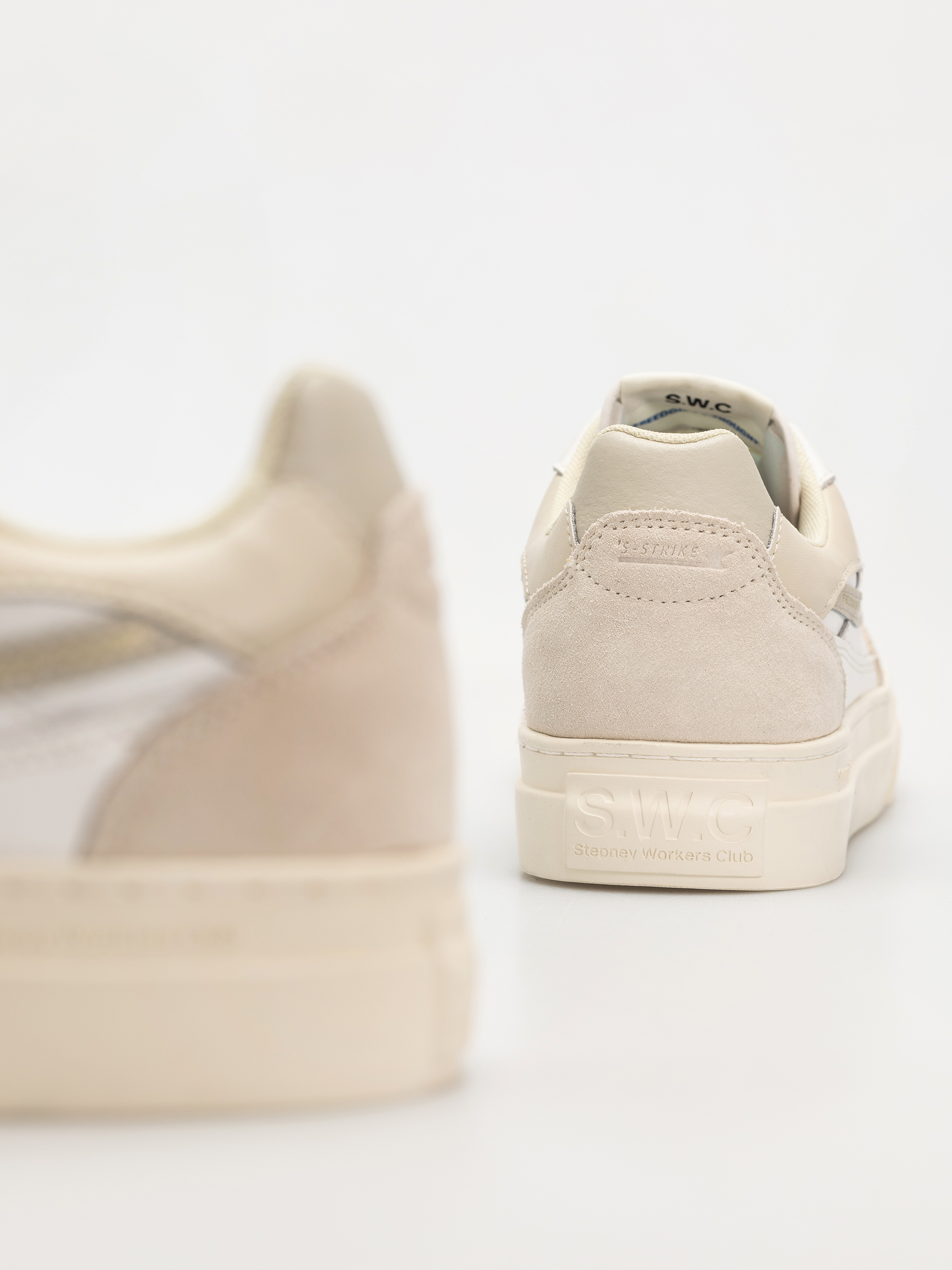 Boty Stepney Workers Club Pearl S-Strike (spring white)
