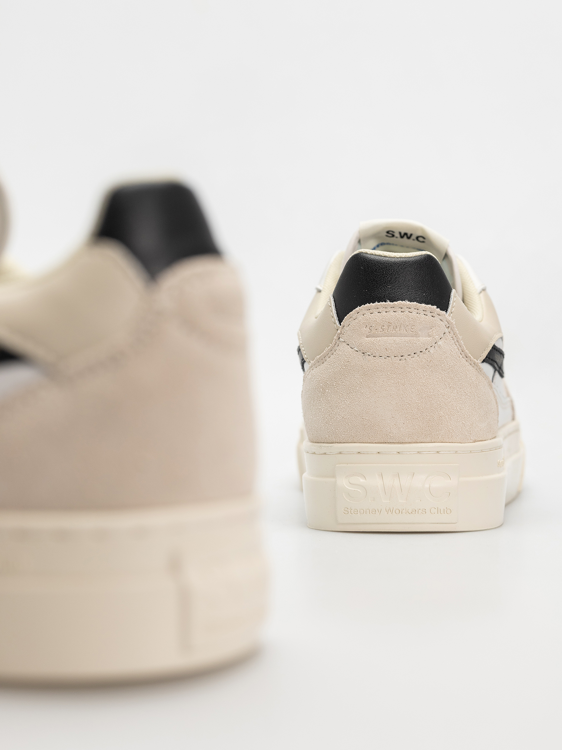 Boty Stepney Workers Club Pearl S-Strike (spring black)