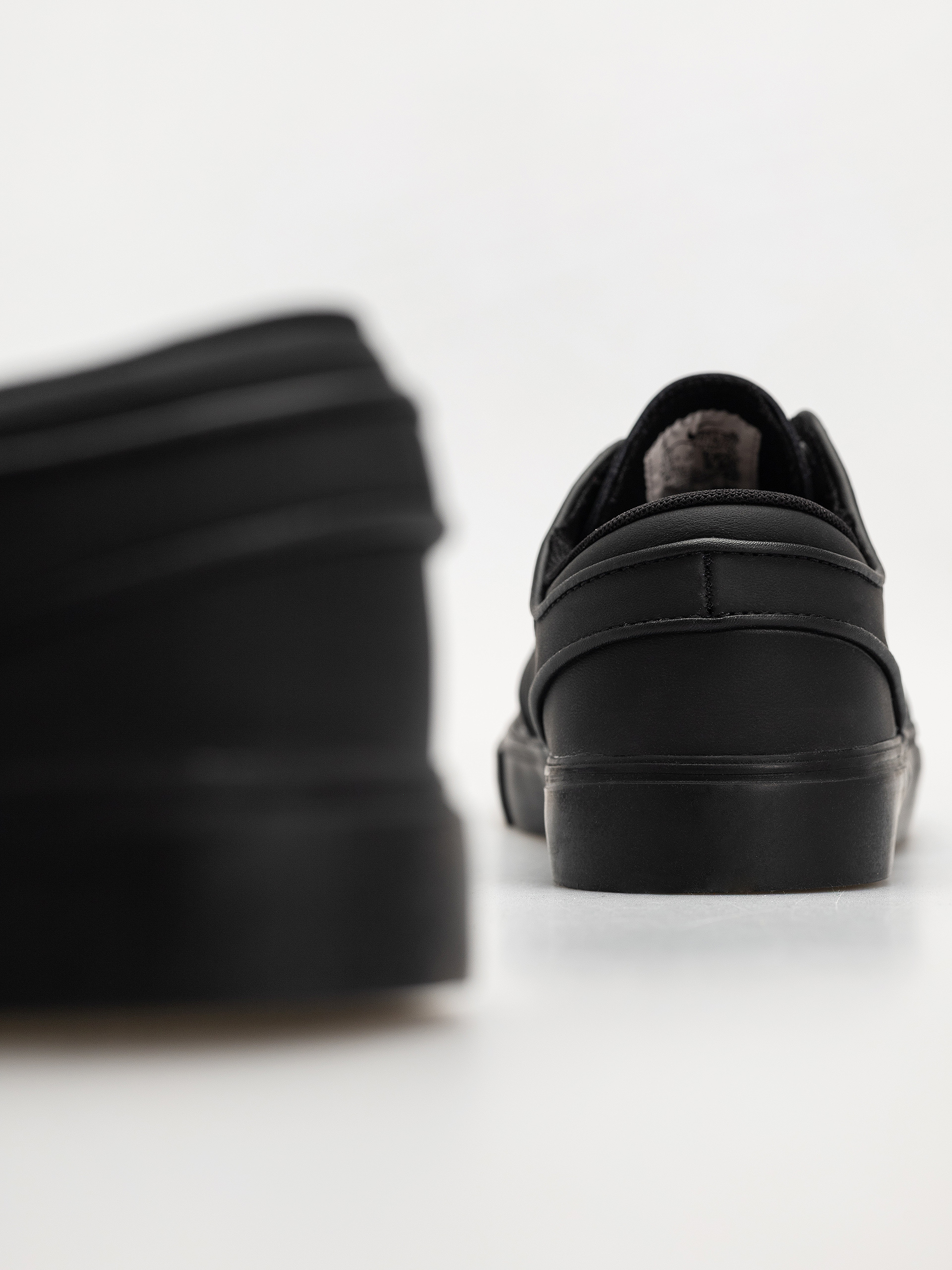 Boty Nike SB Zoom Janoski OG+ ISO (black/black black black)