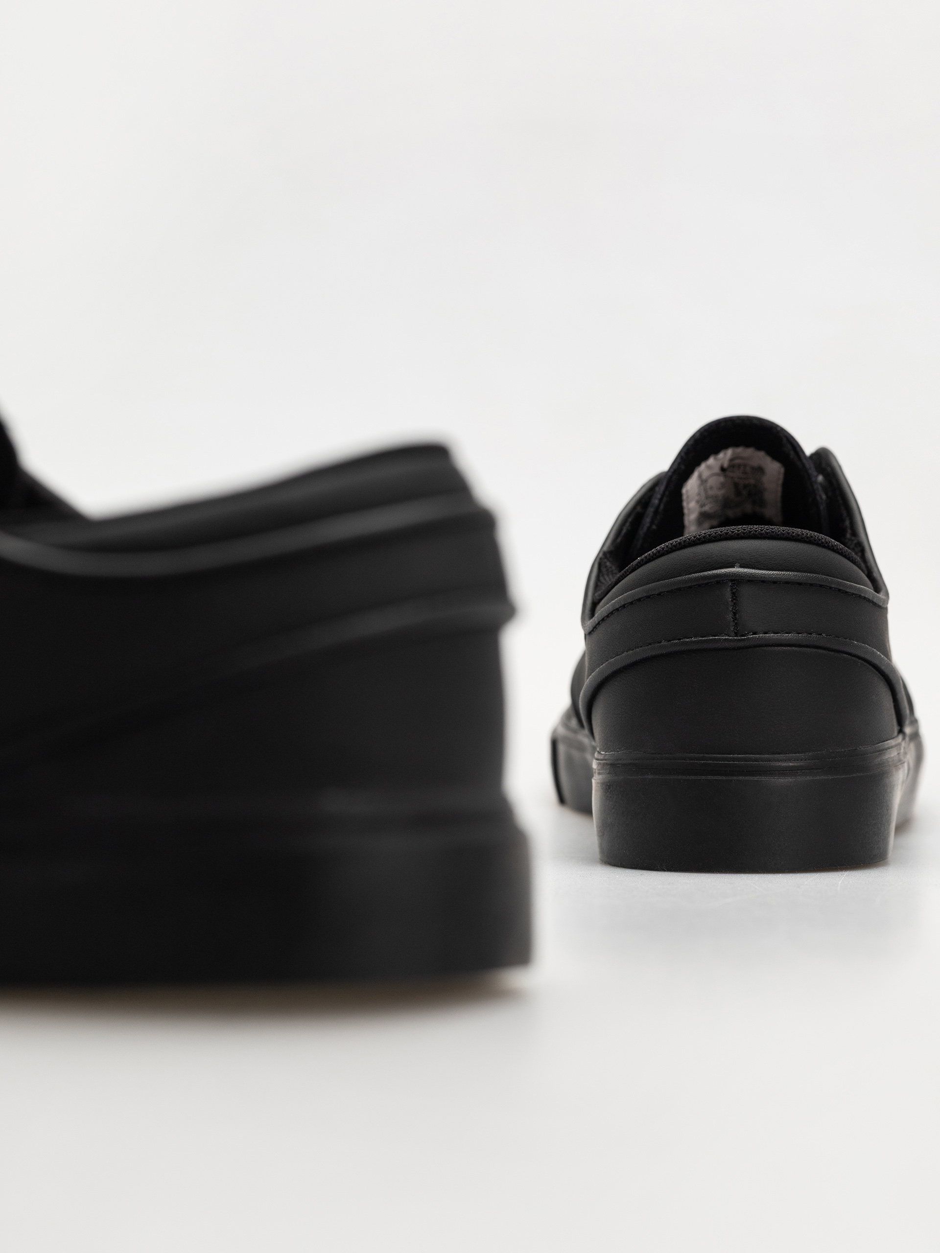 Boty Nike SB Zoom Janoski OG+ ISO (black/black black black)