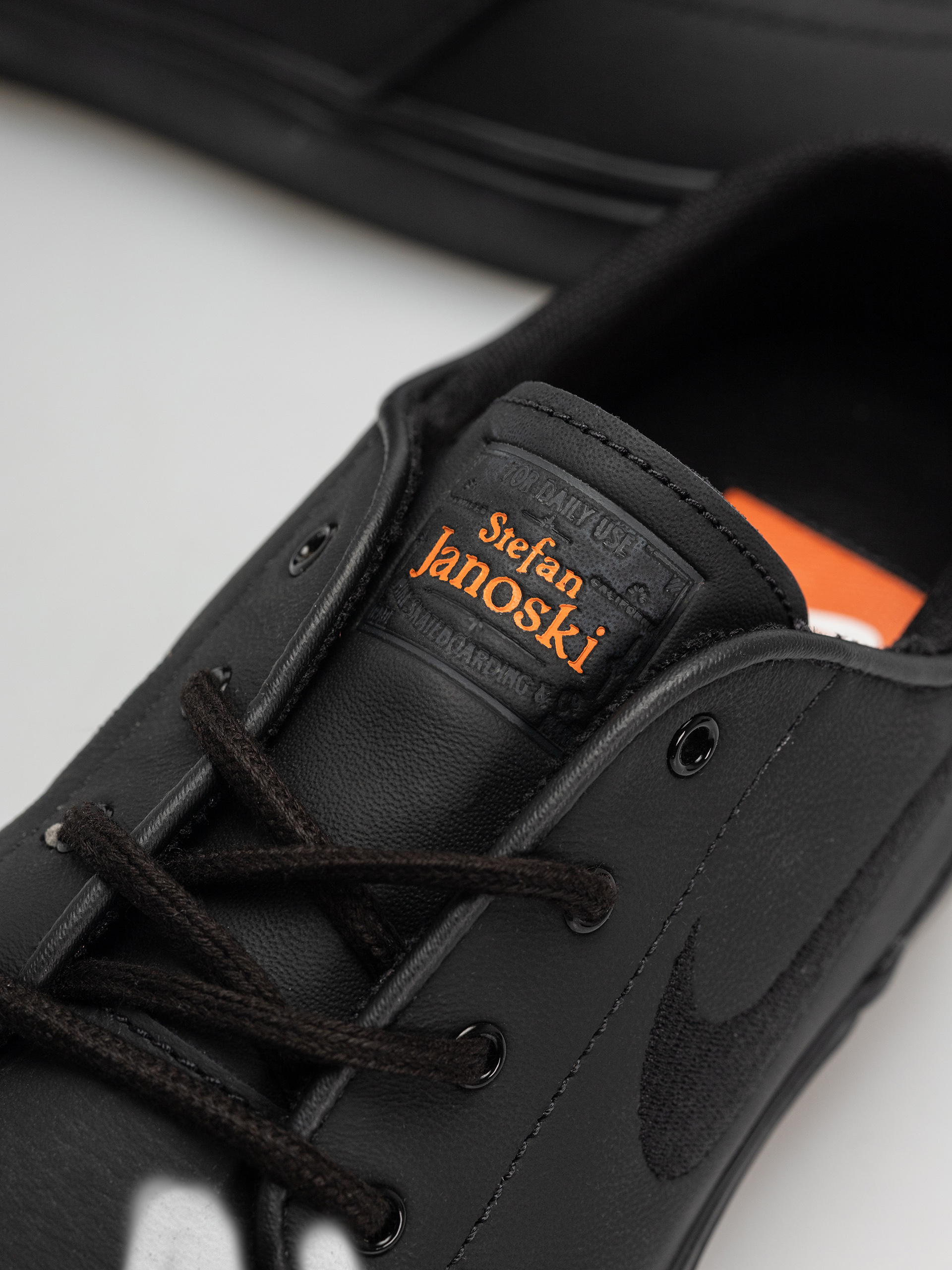 Boty Nike SB Zoom Janoski OG+ ISO (black/black black black)