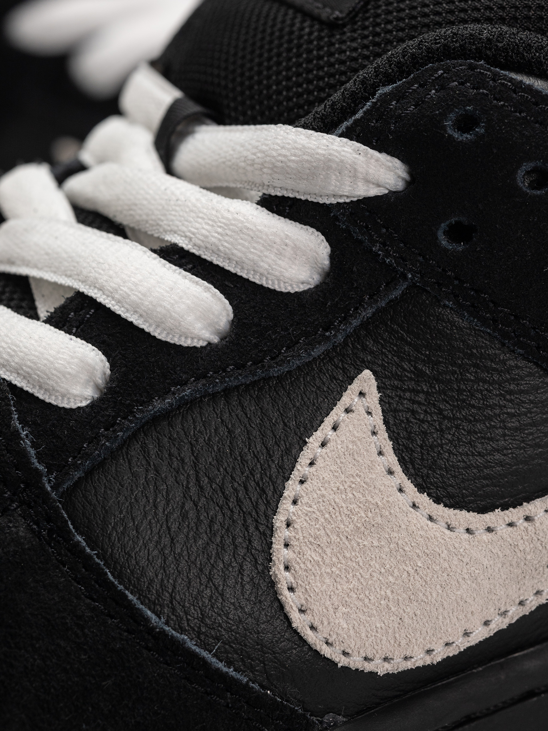 Boty Nike SB Dunk Low Pro (black/white black gum light brown)