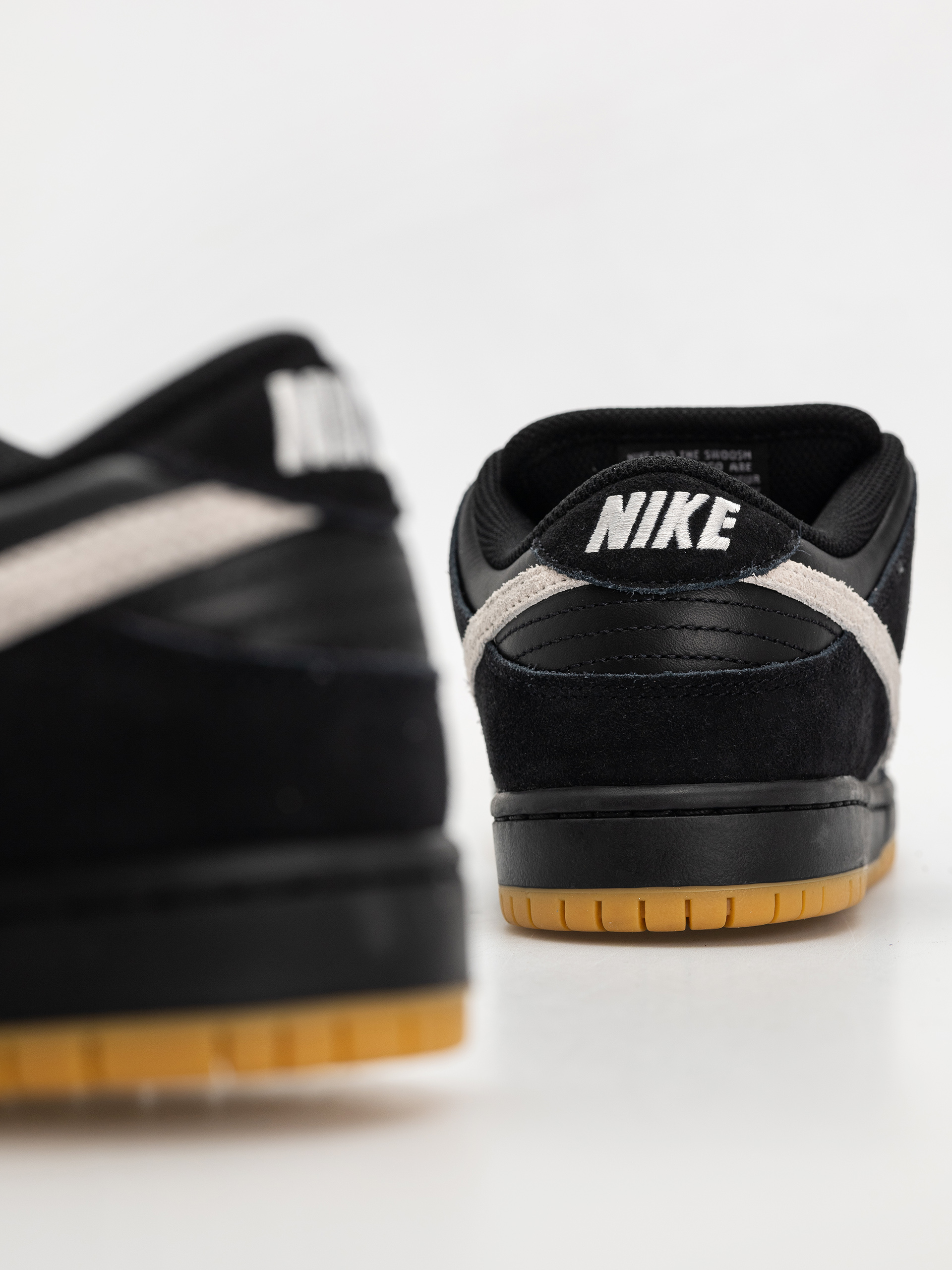 Boty Nike SB Dunk Low Pro (black/white black gum light brown)