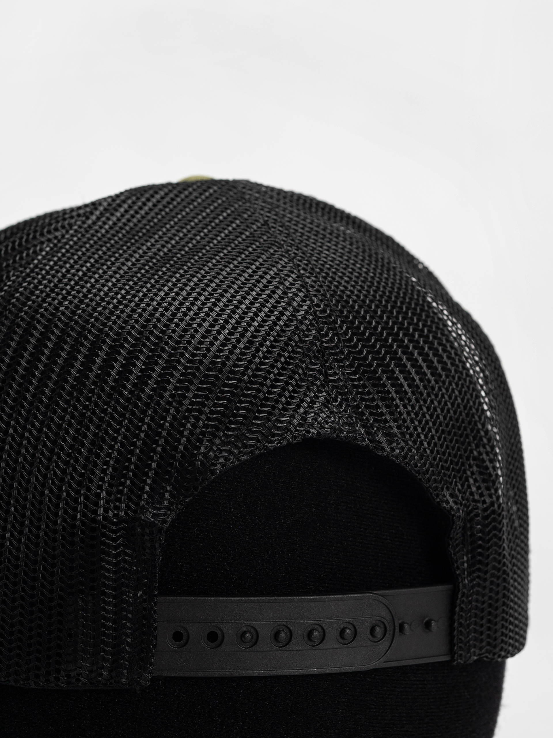 Kšiltovka  Circa C1rcle Trucker (military/red)