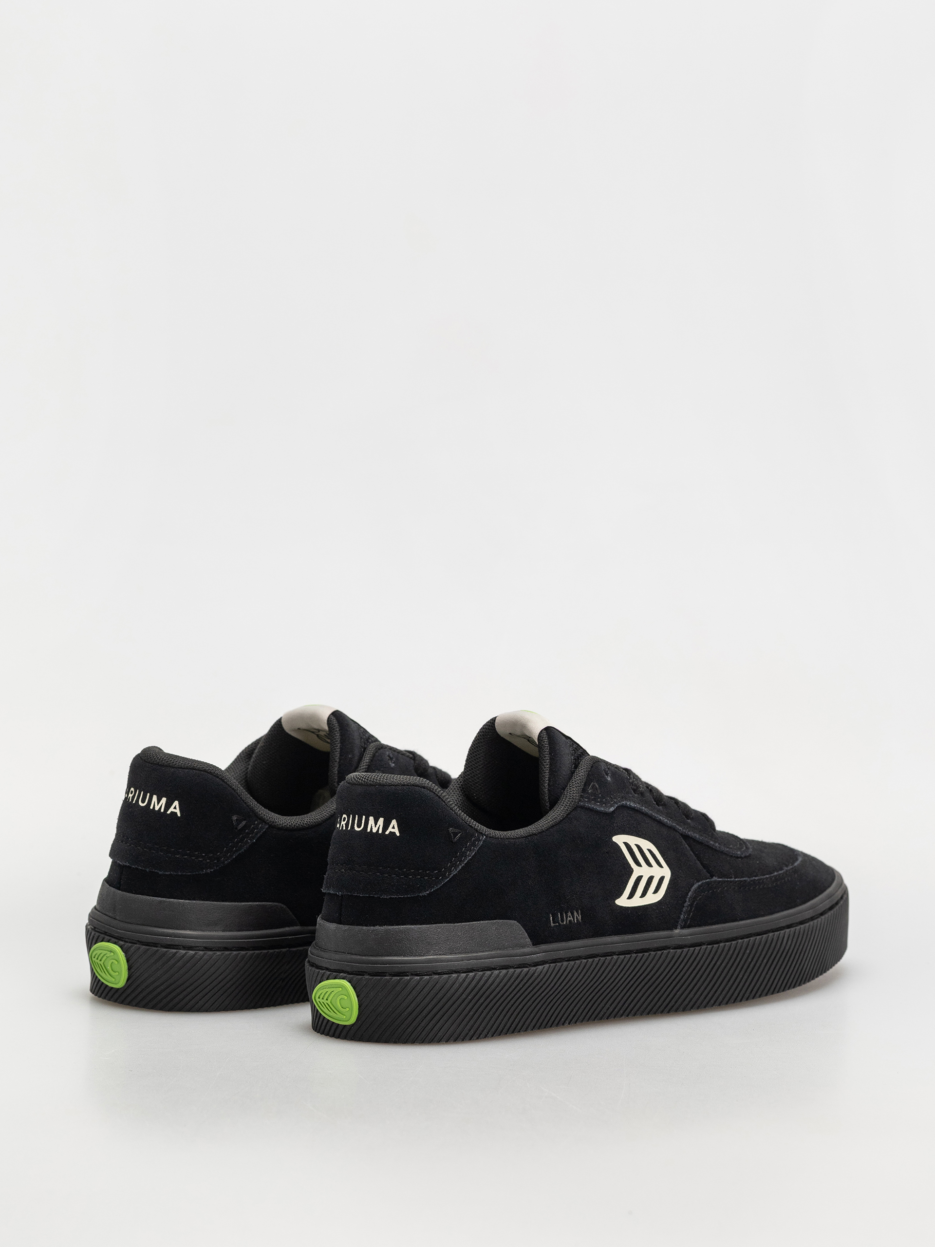 Boty Cariuma Luan Pro (all black suede ivory logo)