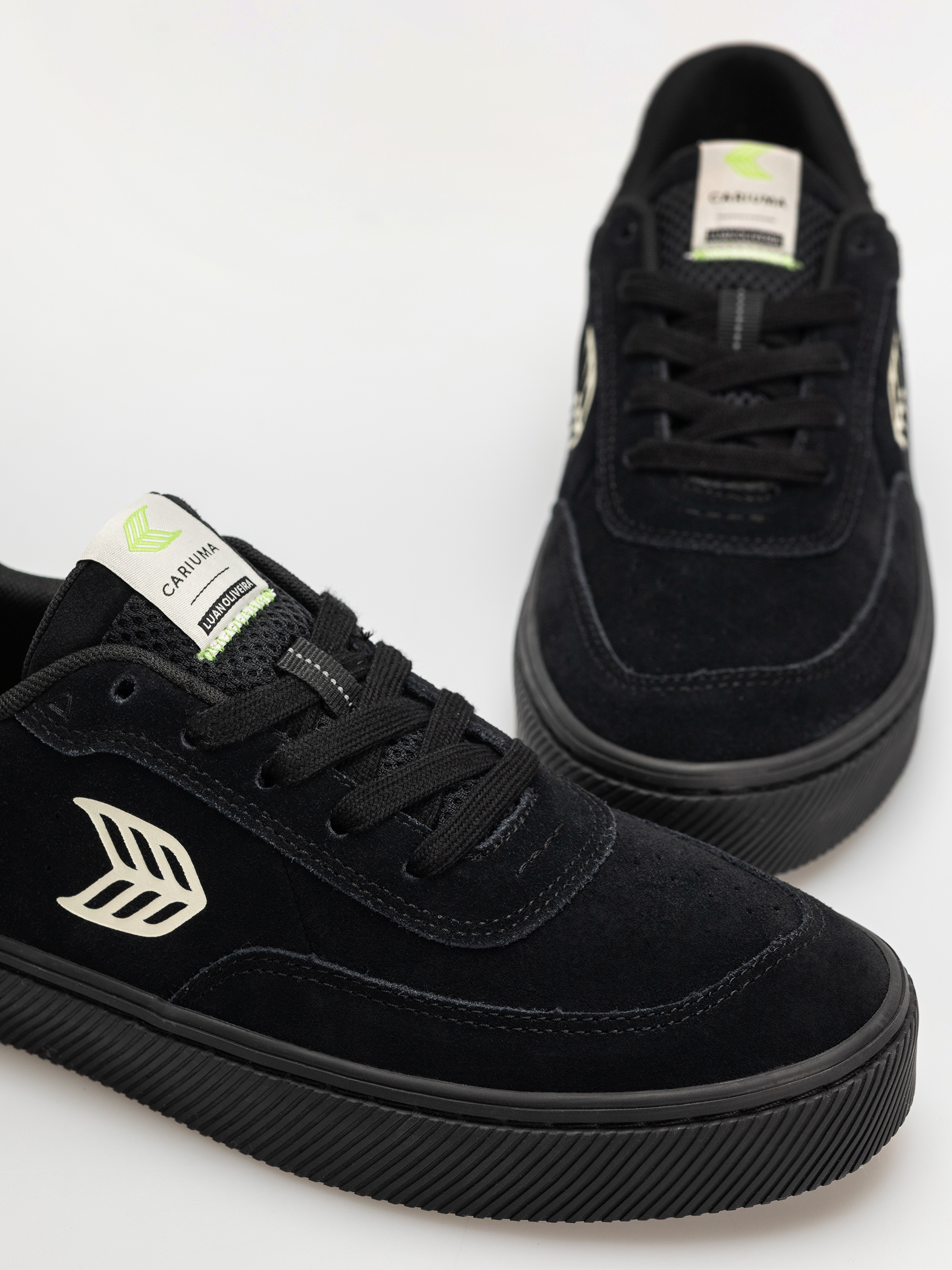 Boty Cariuma Luan Pro (all black suede ivory logo)