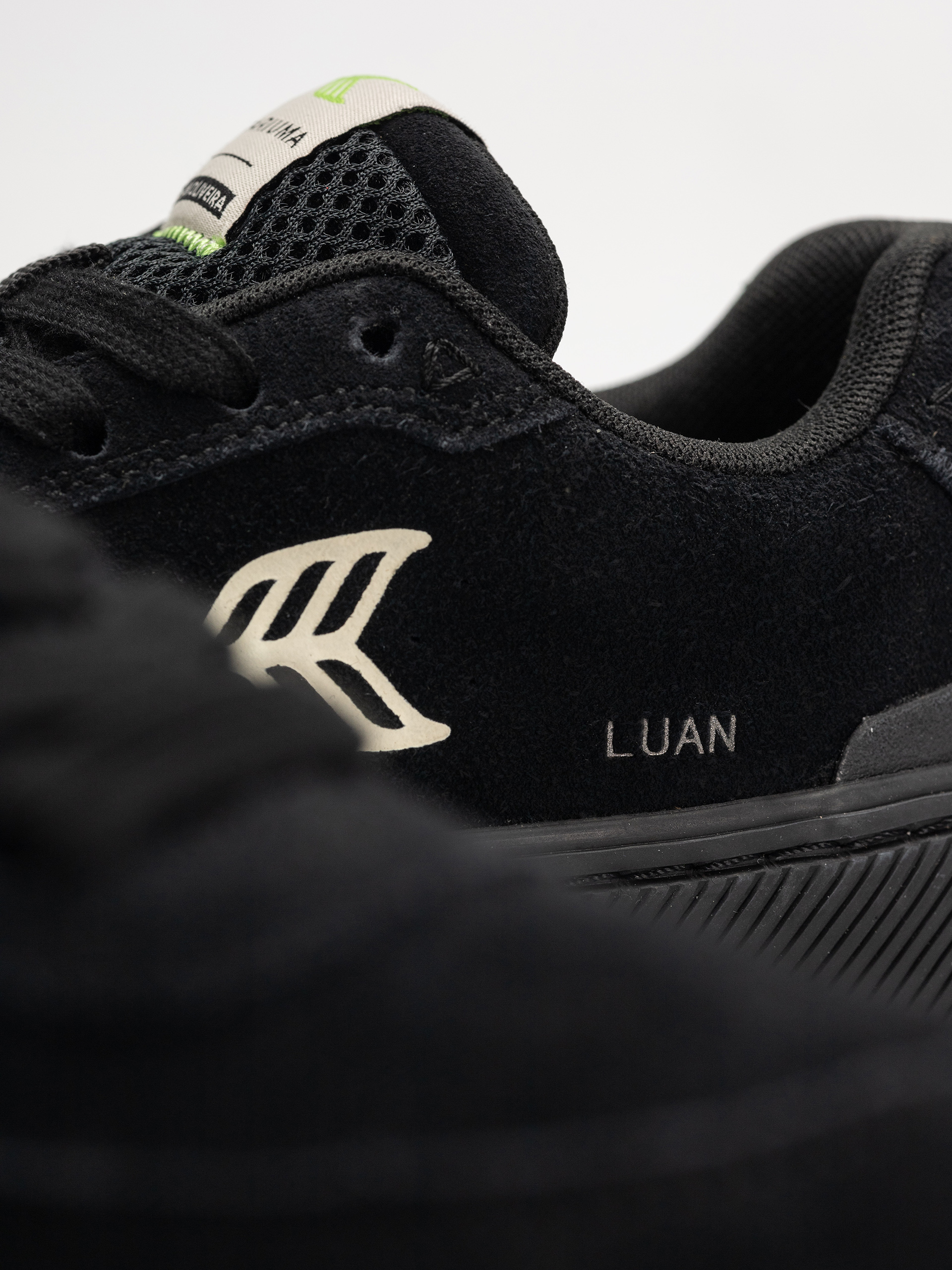 Boty Cariuma Luan Pro Wmn (all black suede ivory logo)