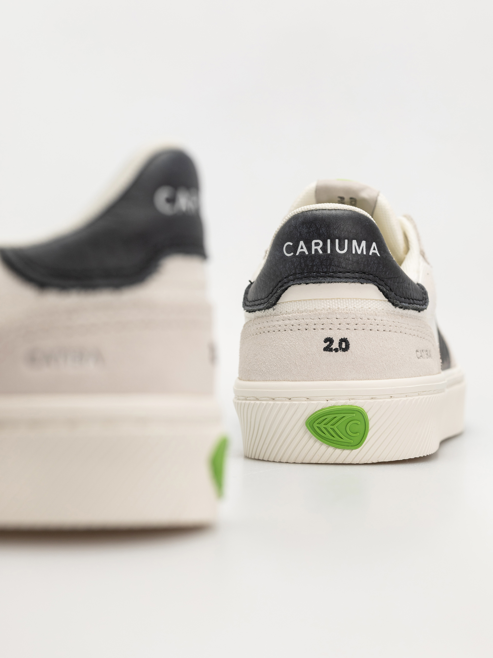 Boty Cariuma Catiba Pro 2.0 (smoke white suede off white cordura black logo)