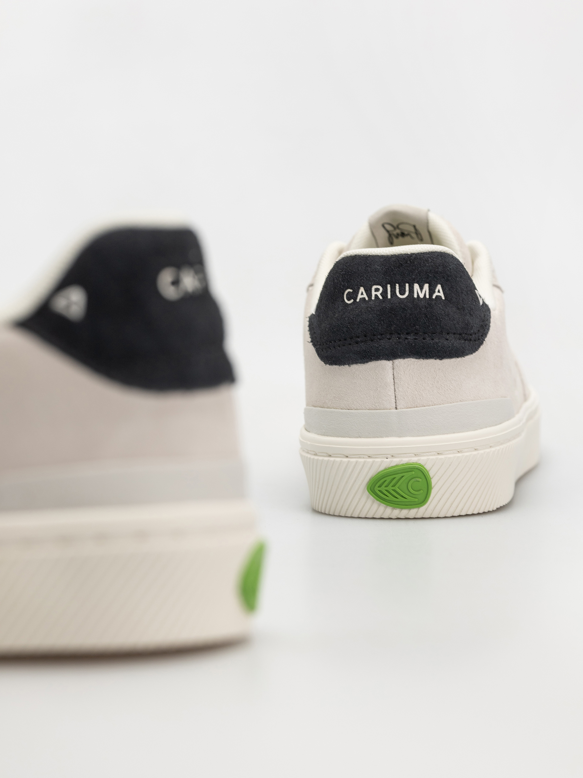 Boty Cariuma Luan Pro (smoke white suede black logo)