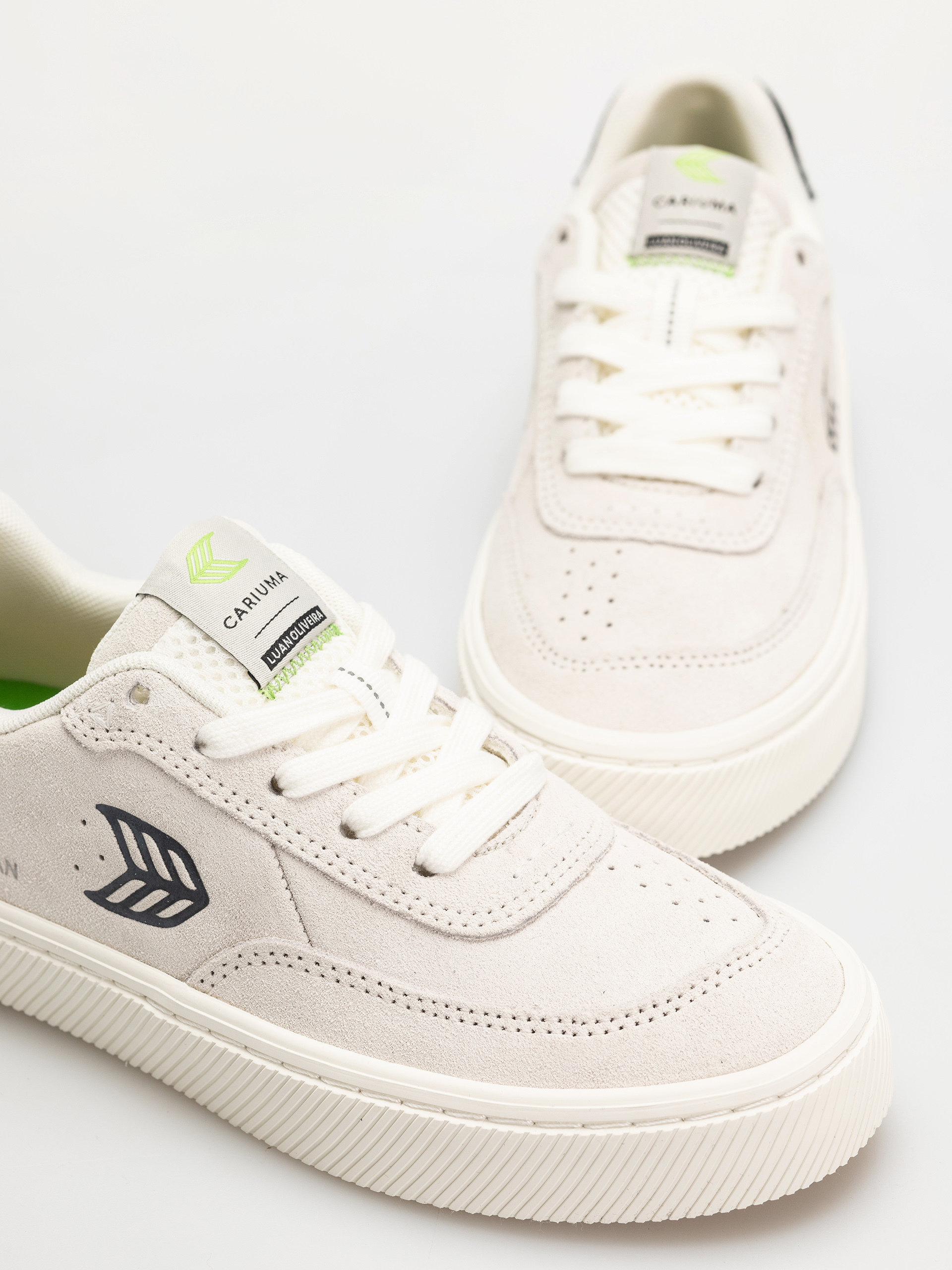 Boty Cariuma Luan Pro Wmn (smoke white suede black logo)