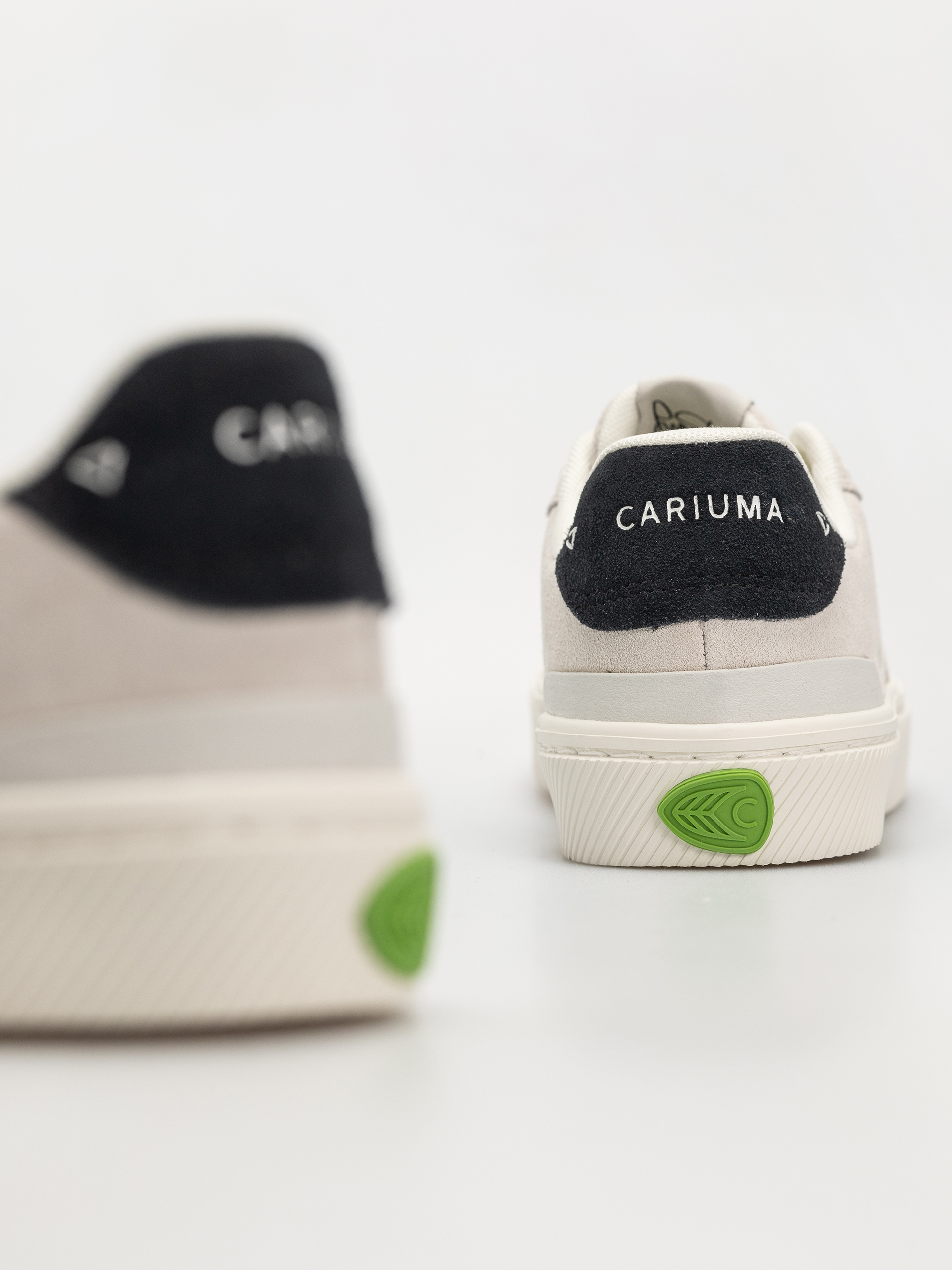 Boty Cariuma Luan Pro Wmn (smoke white suede black logo)