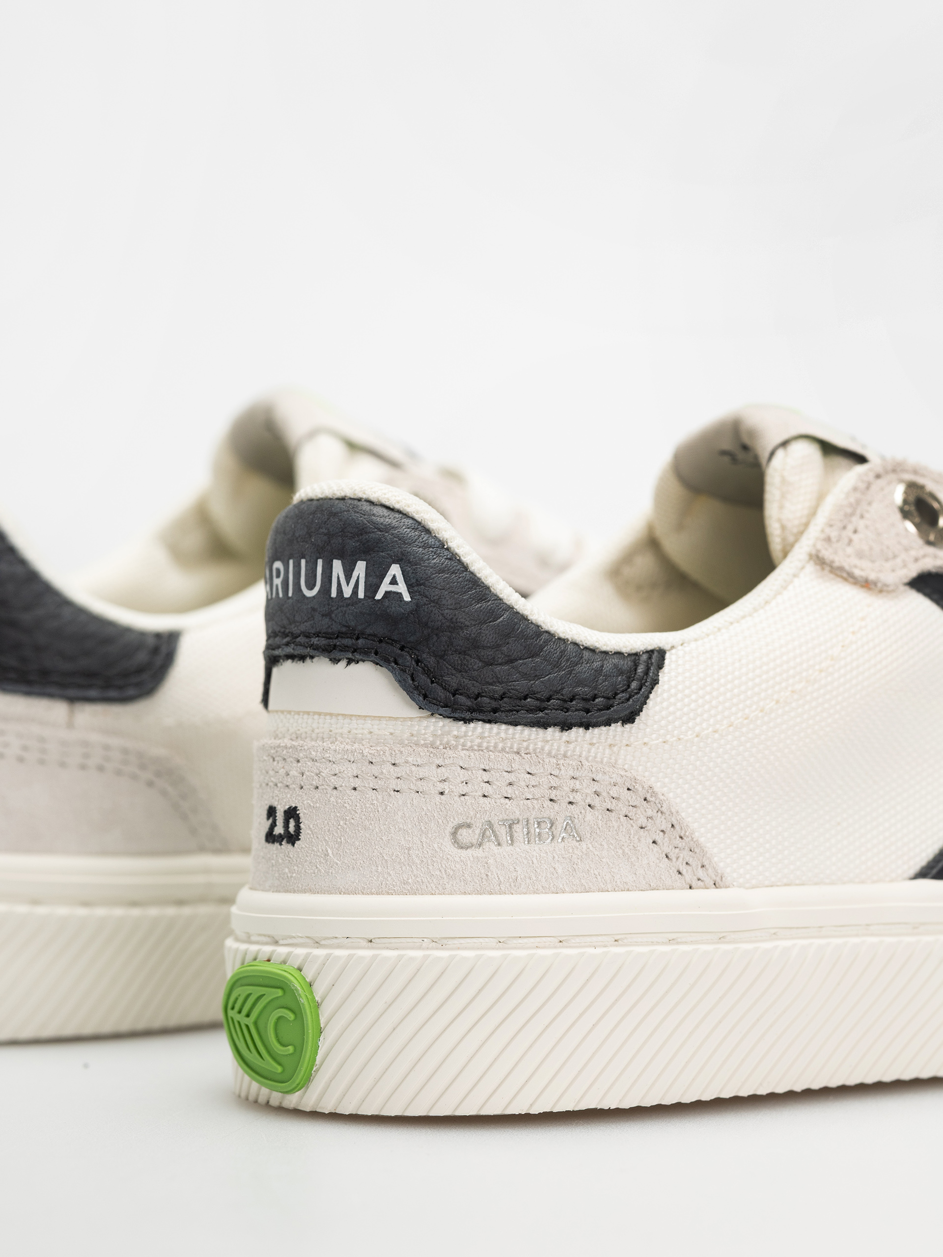Boty Cariuma Catiba Pro 2.0 Wmn (smoke white suede off white cordura black logo)