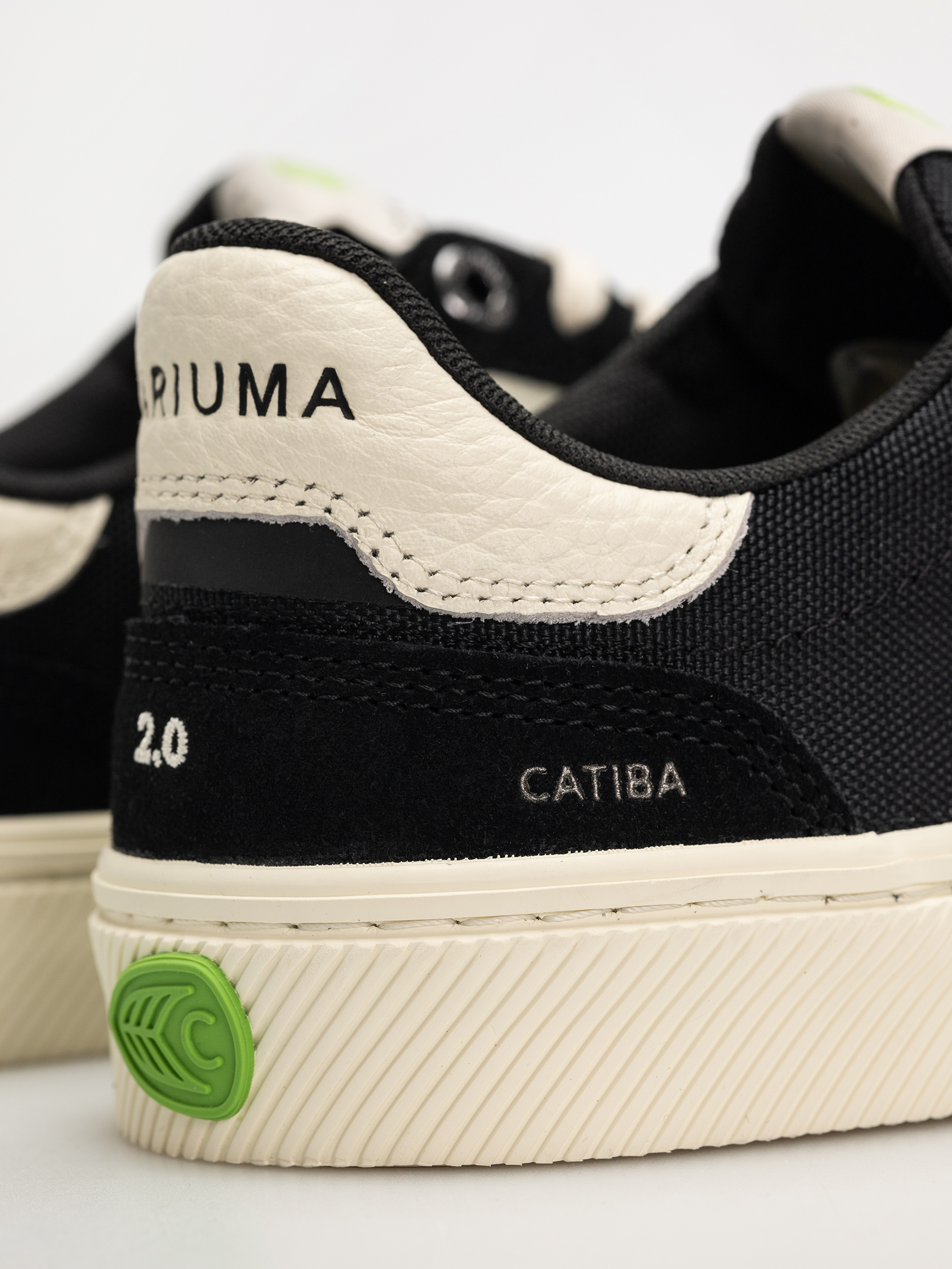 Boty Cariuma Catiba Pro 2.0 (black suede and cordura ivory logo)