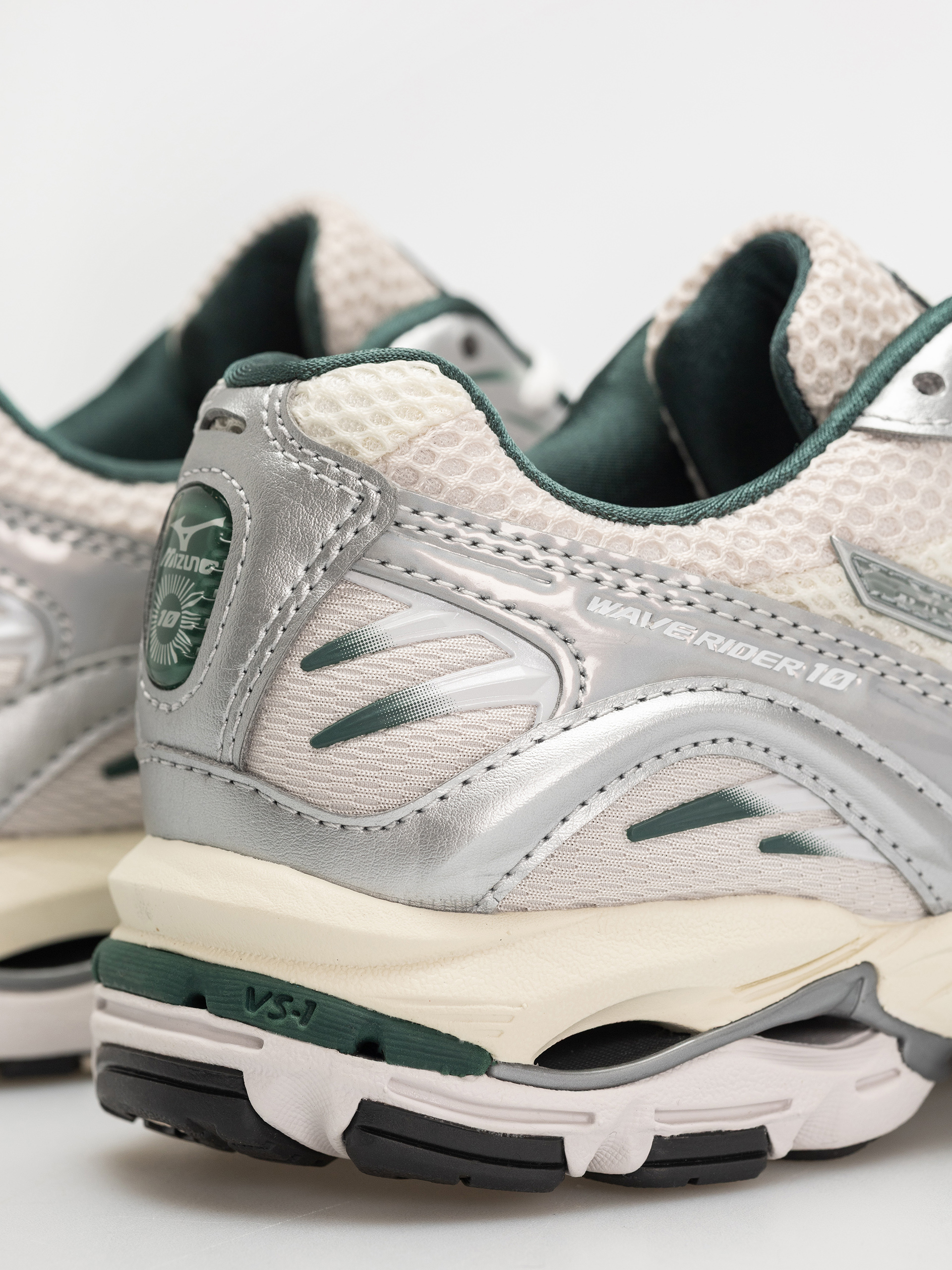 Boty Mizuno Wave Rider 10 (snow white/slate/bistro green)