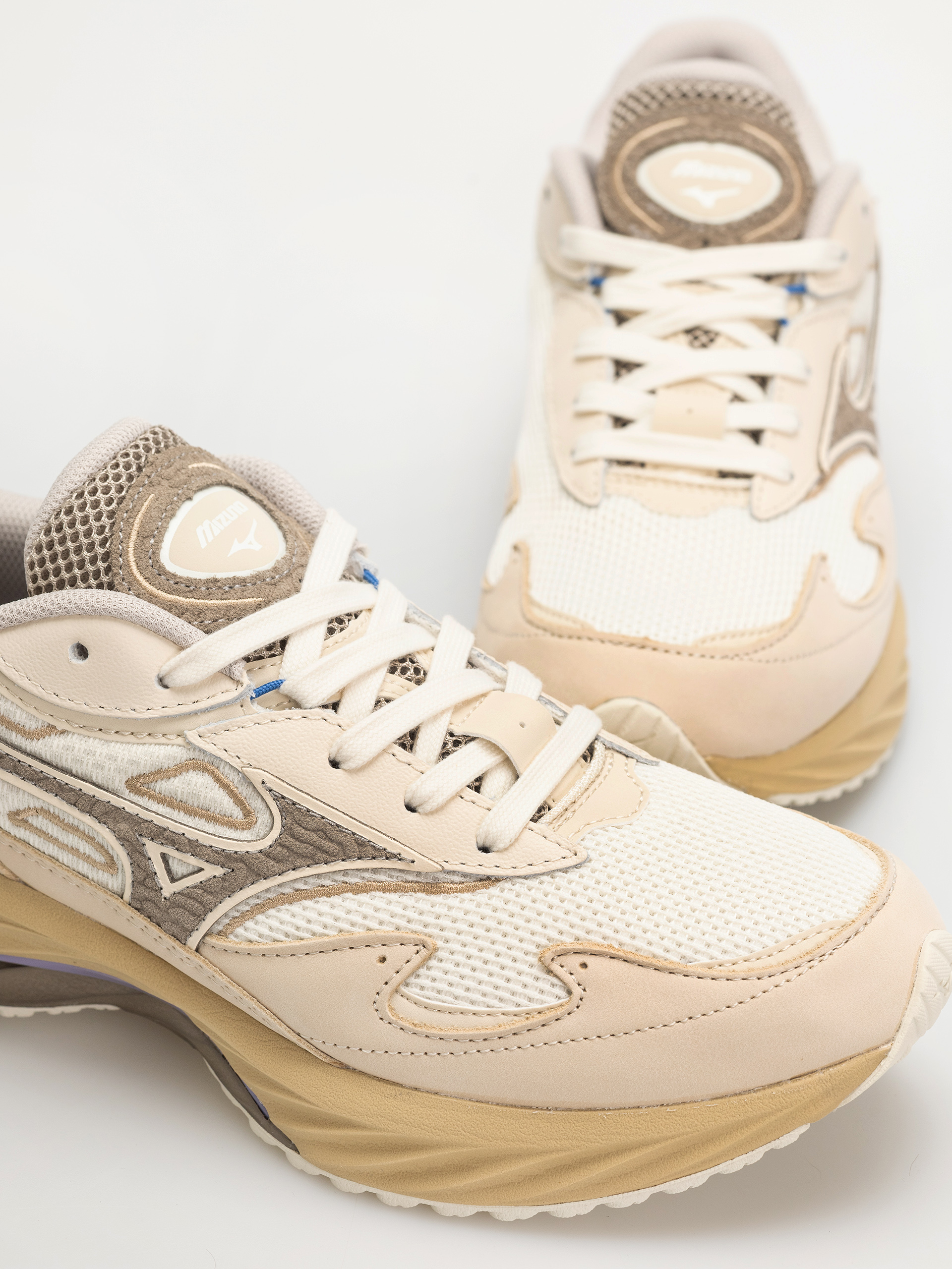 Boty Mizuno Wave Rider Βeta Premium (summer sand/vintage khaki/cedar)