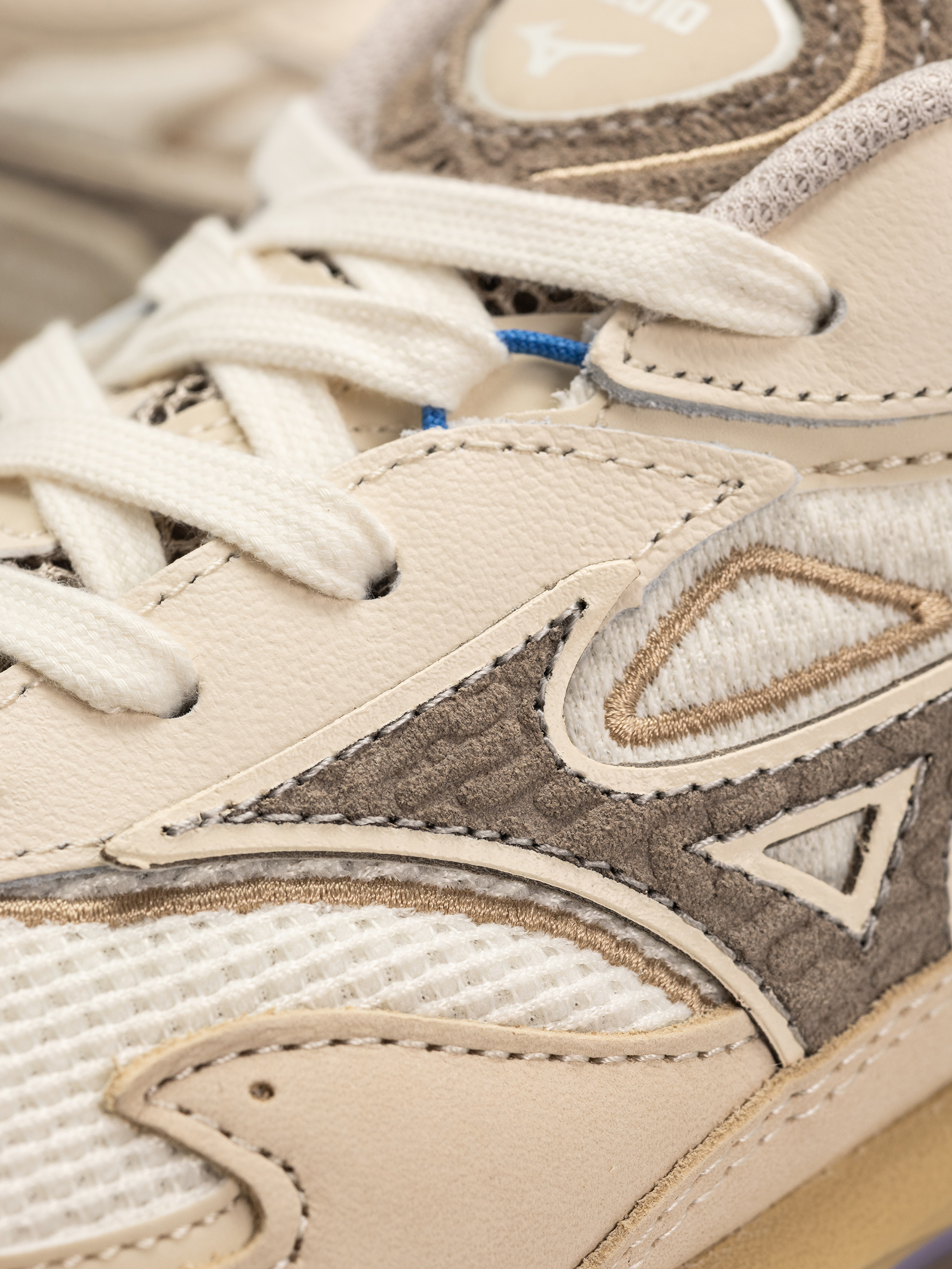 Boty Mizuno Wave Rider Βeta Premium (summer sand/vintage khaki/cedar)
