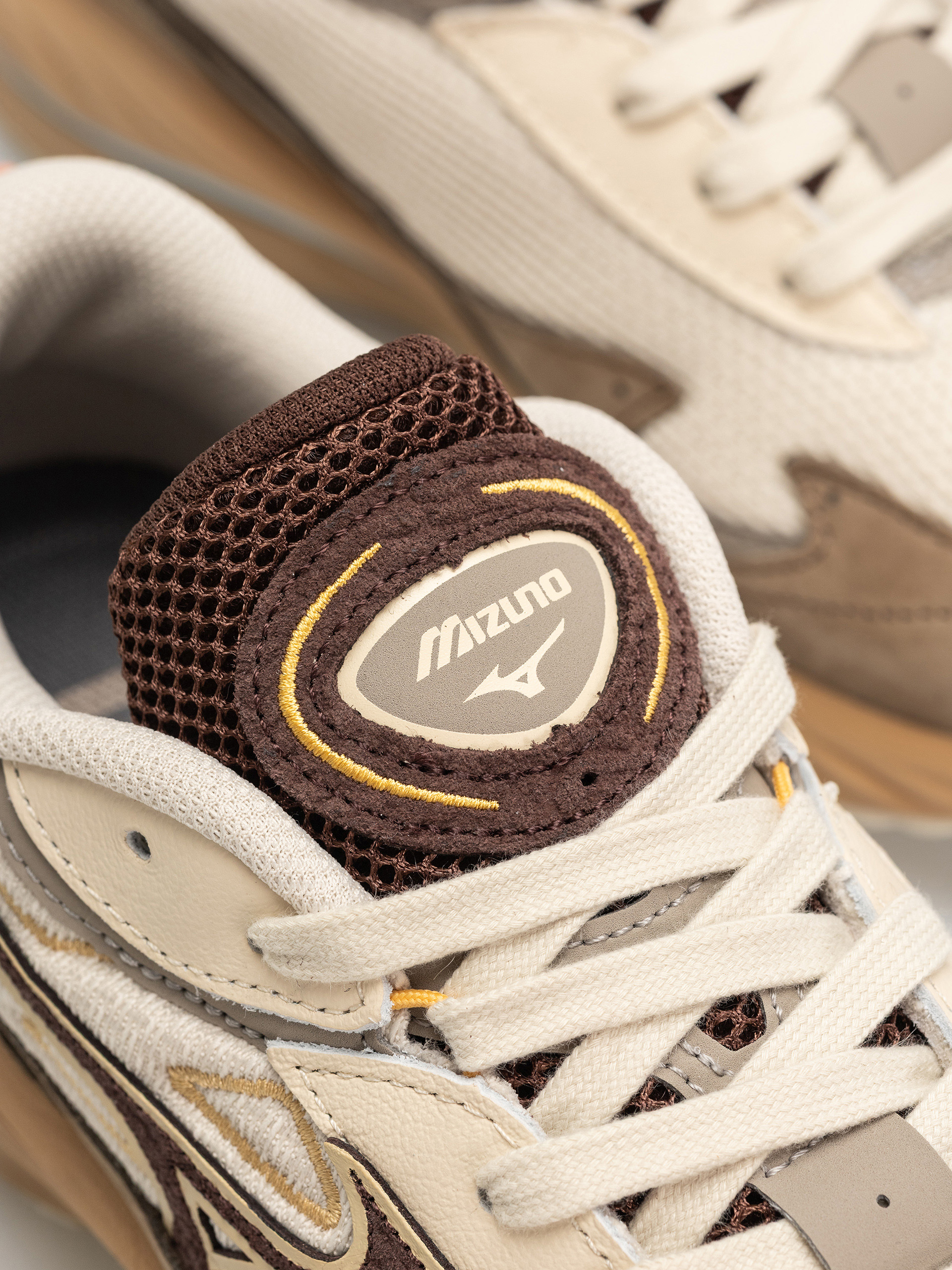 Boty Mizuno Wave Rider Βeta Premium (vintage khaki/chicory coffee/lantana)