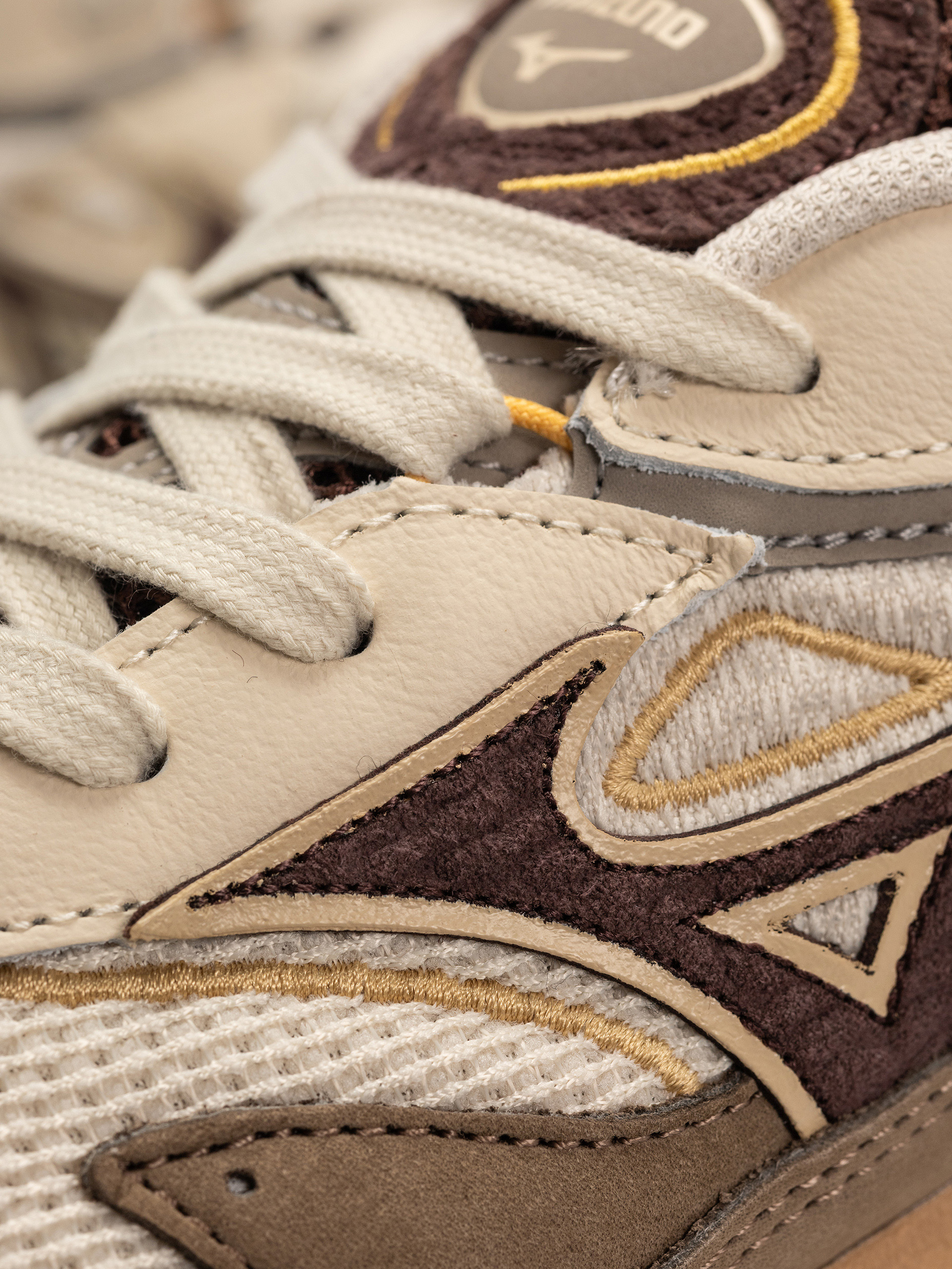 Boty Mizuno Wave Rider Βeta Premium (vintage khaki/chicory coffee/lantana)