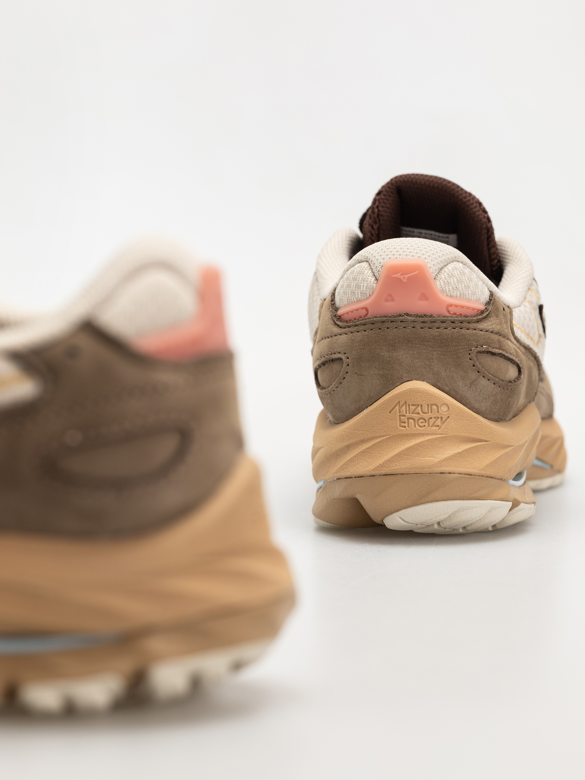 Boty Mizuno Wave Rider Βeta Premium (vintage khaki/chicory coffee/lantana)