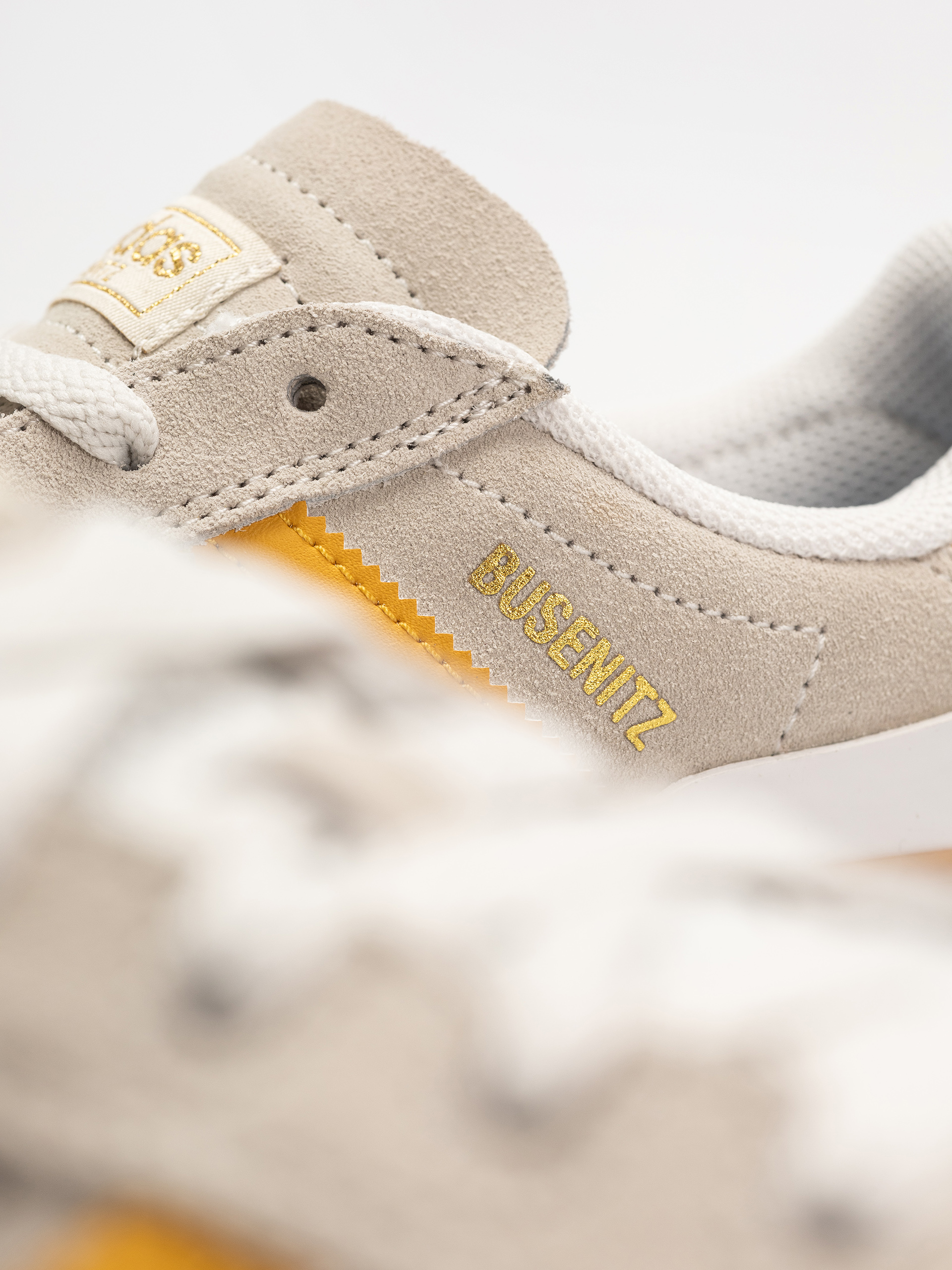 Boty adidas Busenitz Vulc II (crywht/preyel/goldmt)