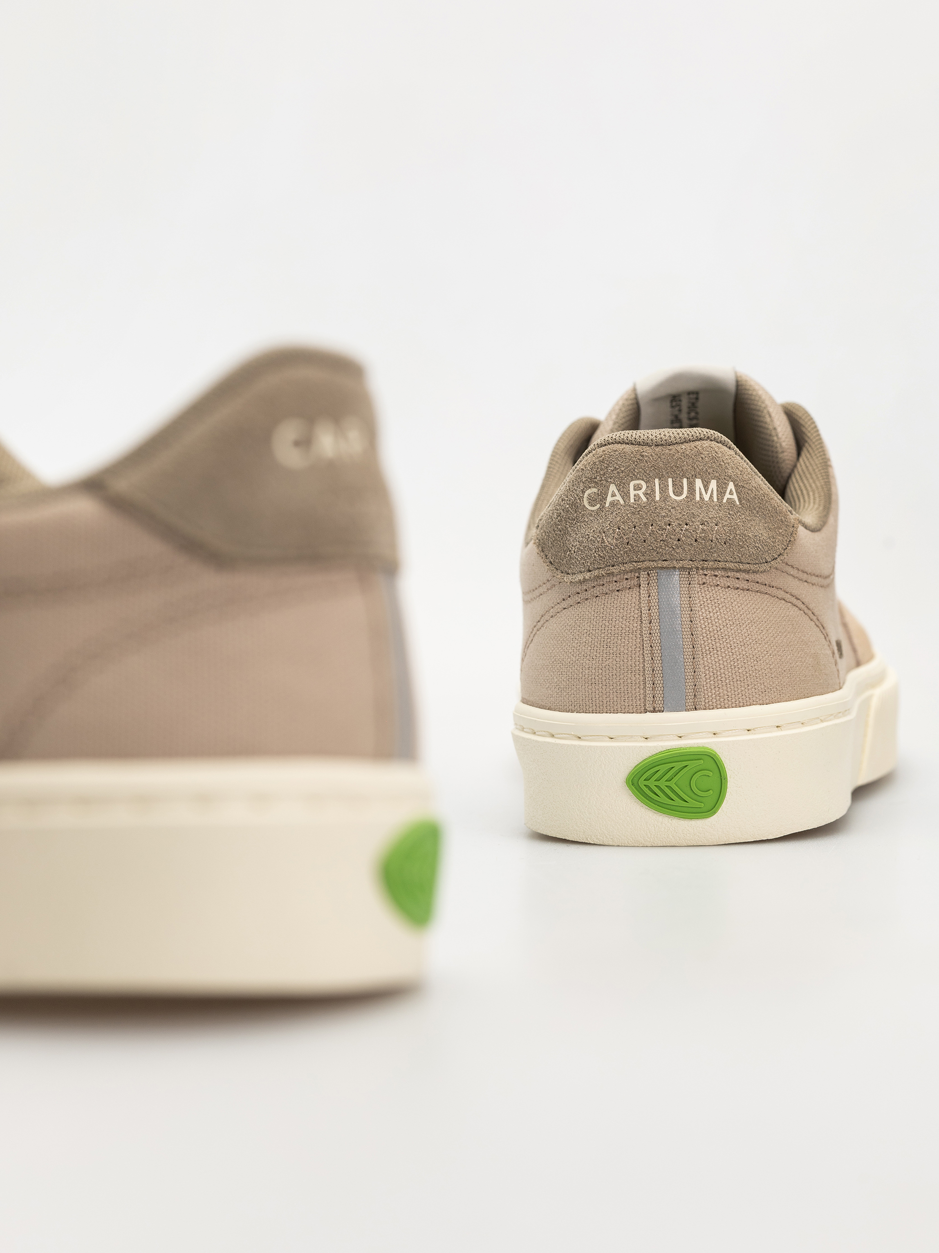 Boty Cariuma Naioca Pro (plaza taupe suede and canvas ivory logo laurel oak)