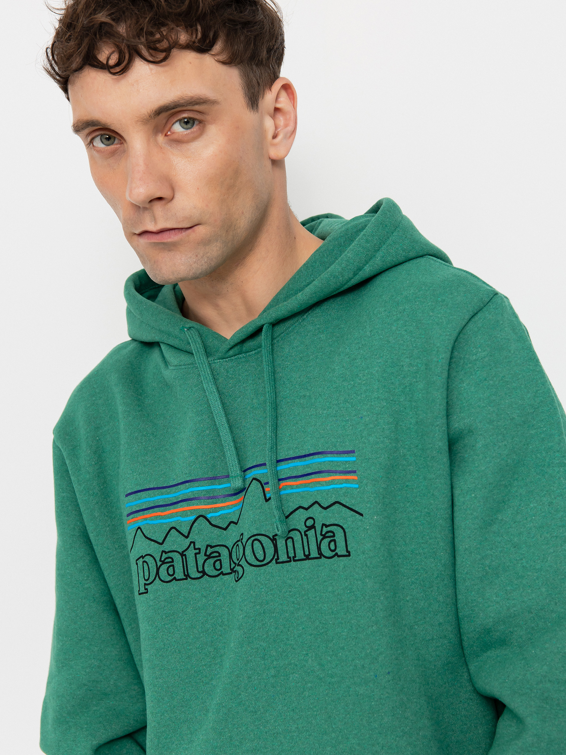 Mikina s kapucí Patagonia P 6 Logo Uprisal HD (p-6 outline/heartleaf green)
