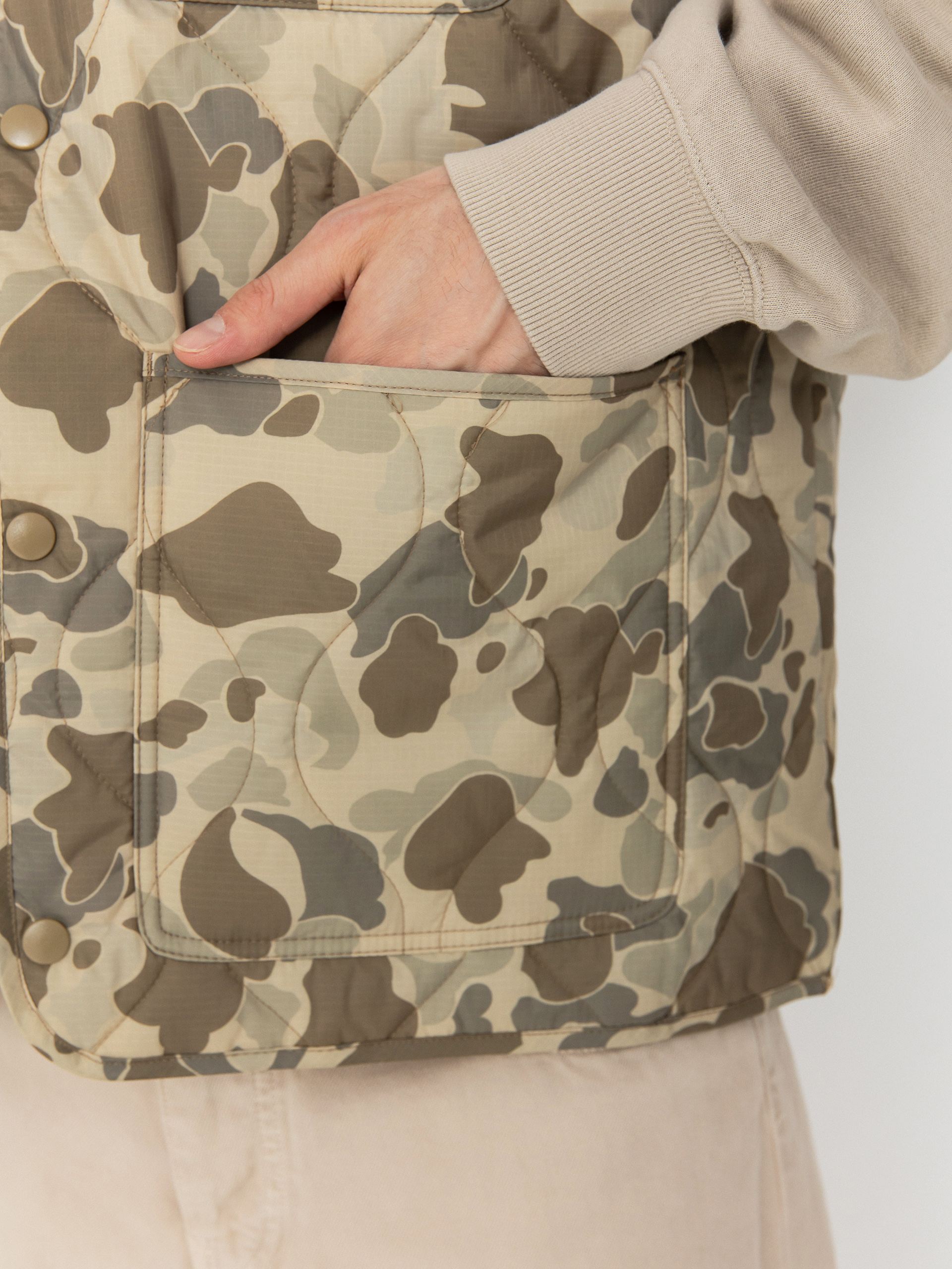 vesta Carhartt WIP Skyton (camo duck/desert)