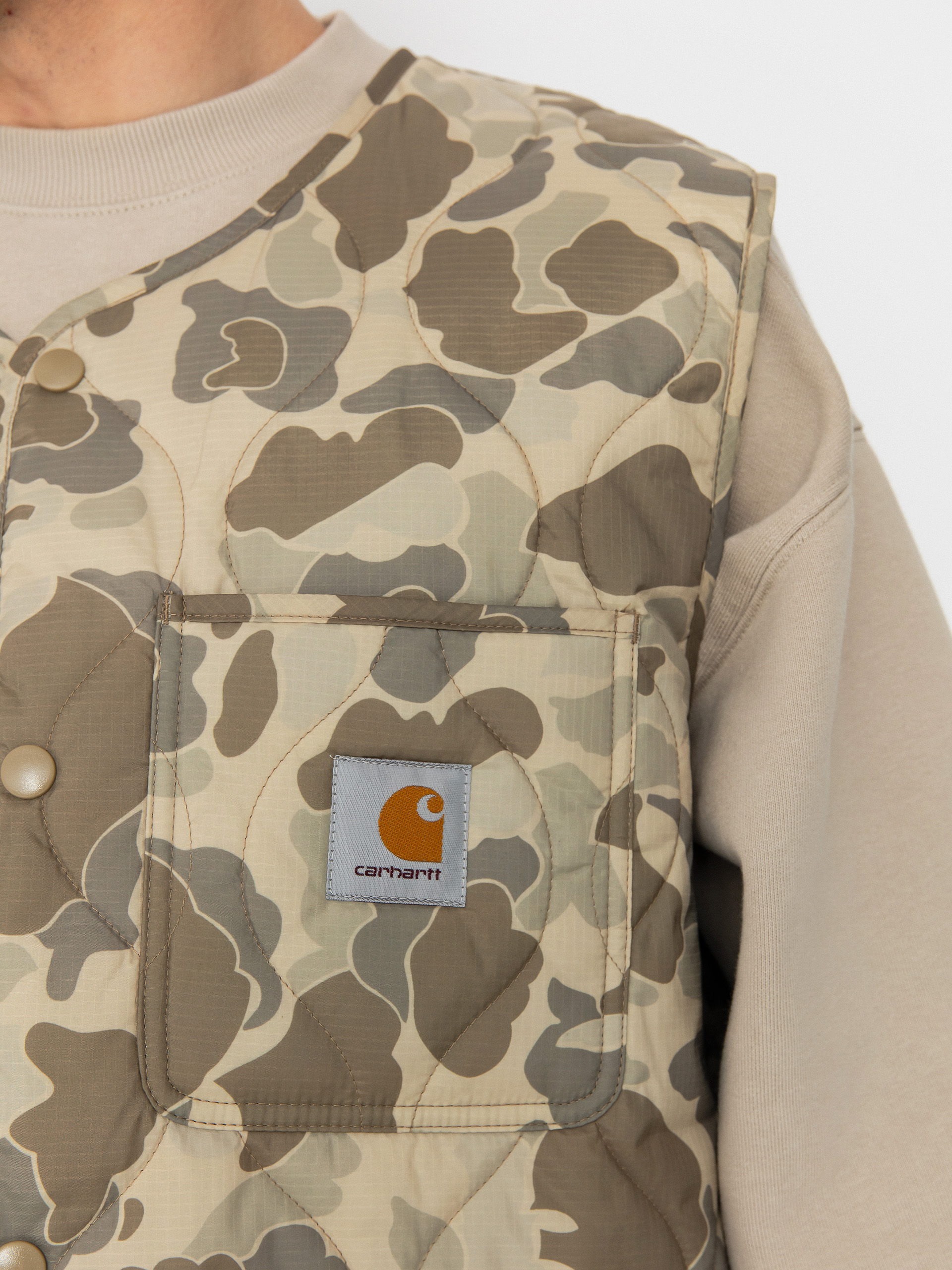 vesta Carhartt WIP Skyton (camo duck/desert)