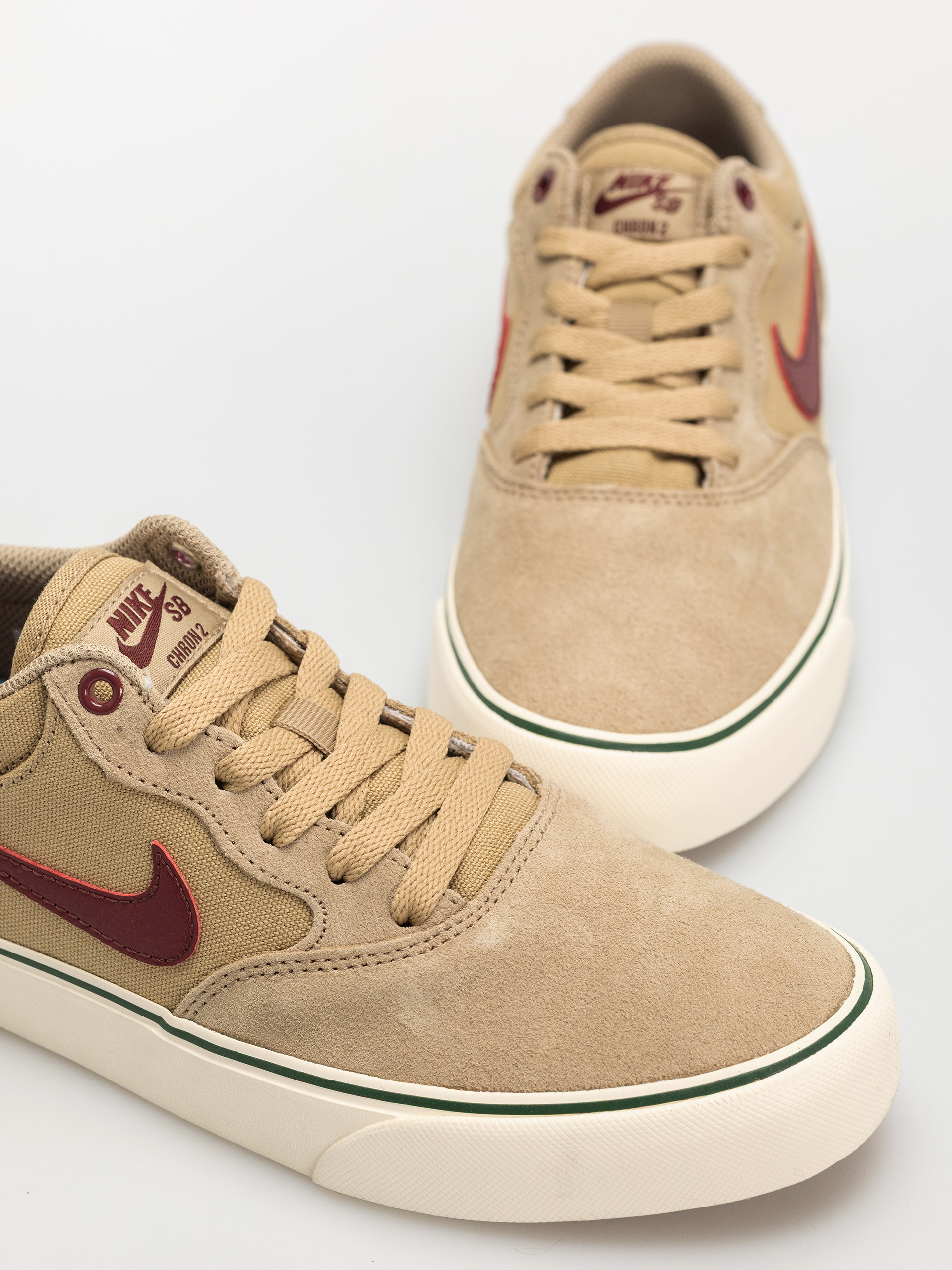 Boty Nike SB Chron 2 (parachute beige/dark team red)
